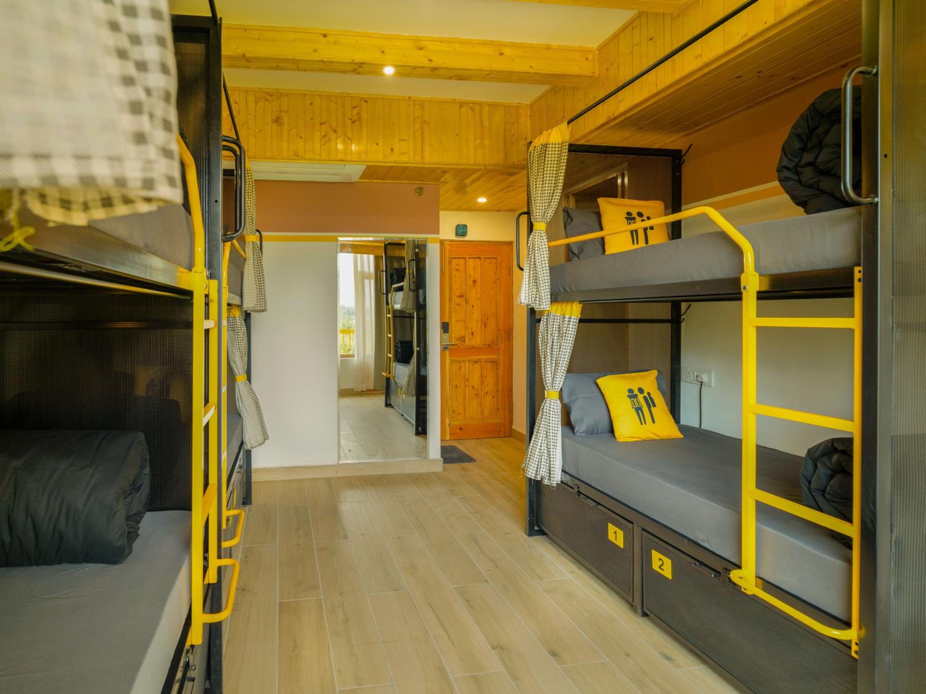Bed in 6 Bed Mixed Dormitory with Balcony photo 1