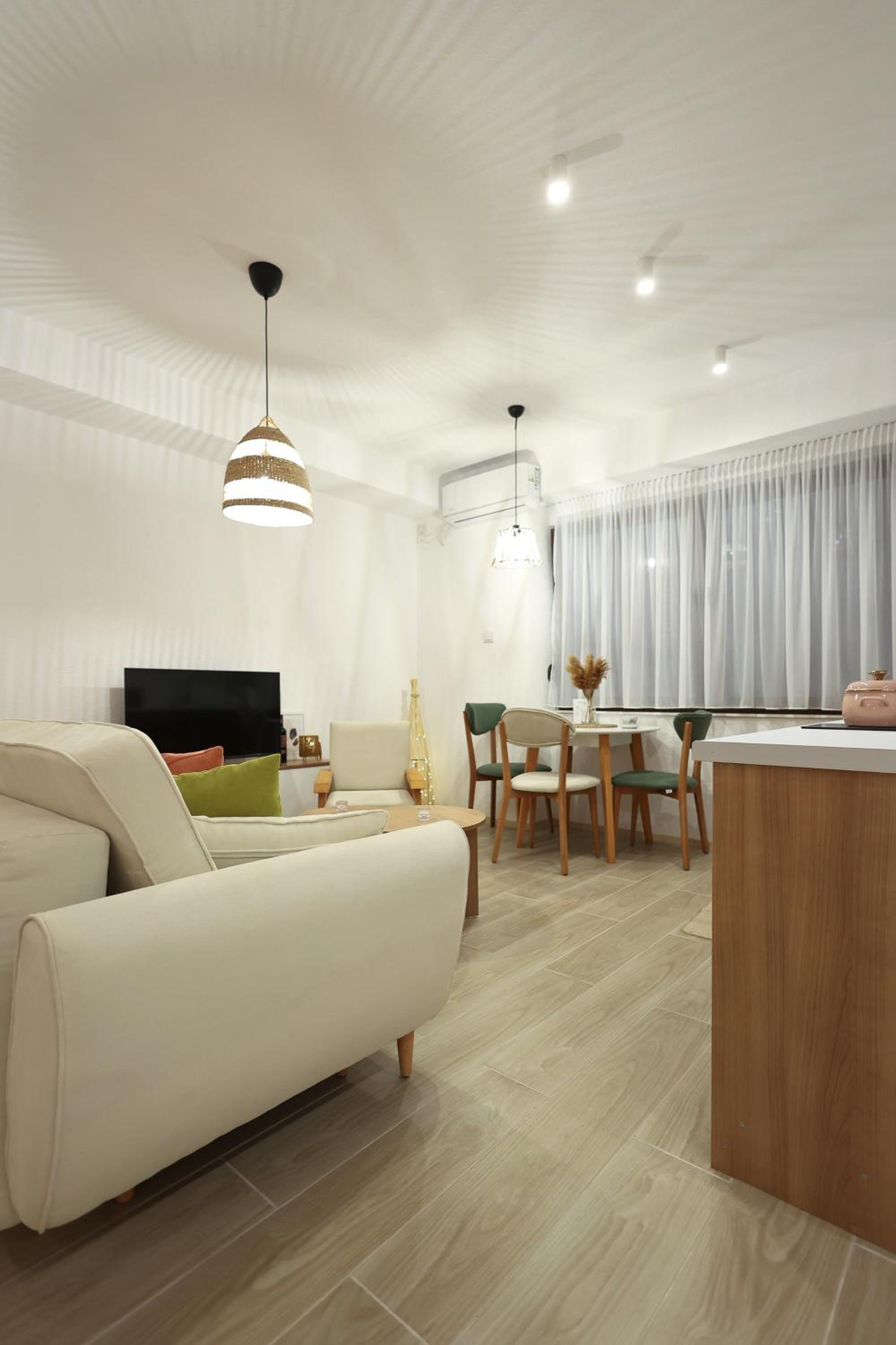 One-Bedroom Apartment - Non-Smoking photo 1