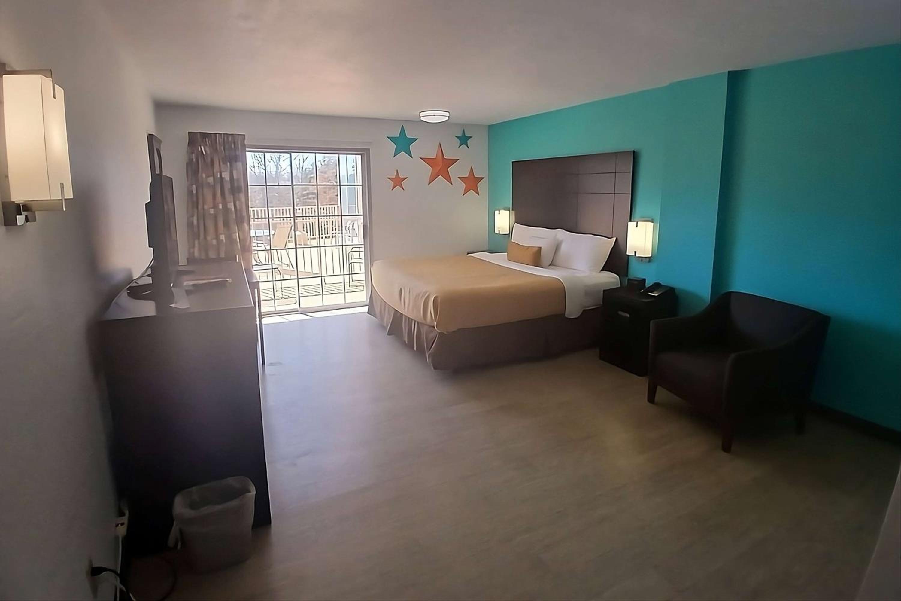 Superior King Room with Patio and Interior Hall - Non-Smoking - Photo 1