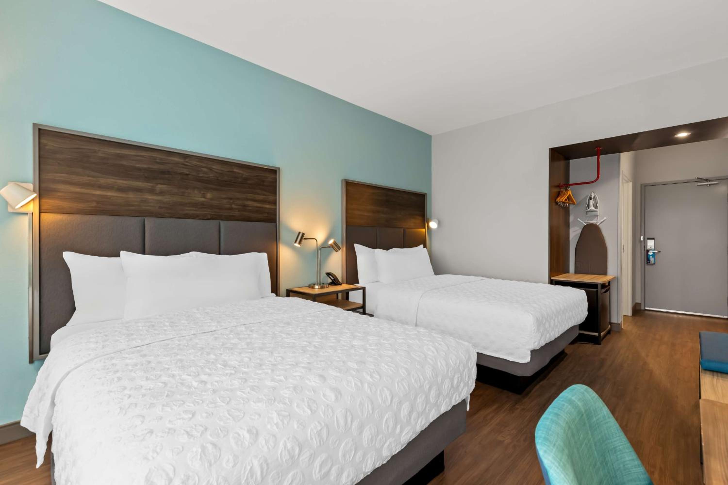 Queen Room with Two Queen Beds and Walk-In Shower - Photo 8