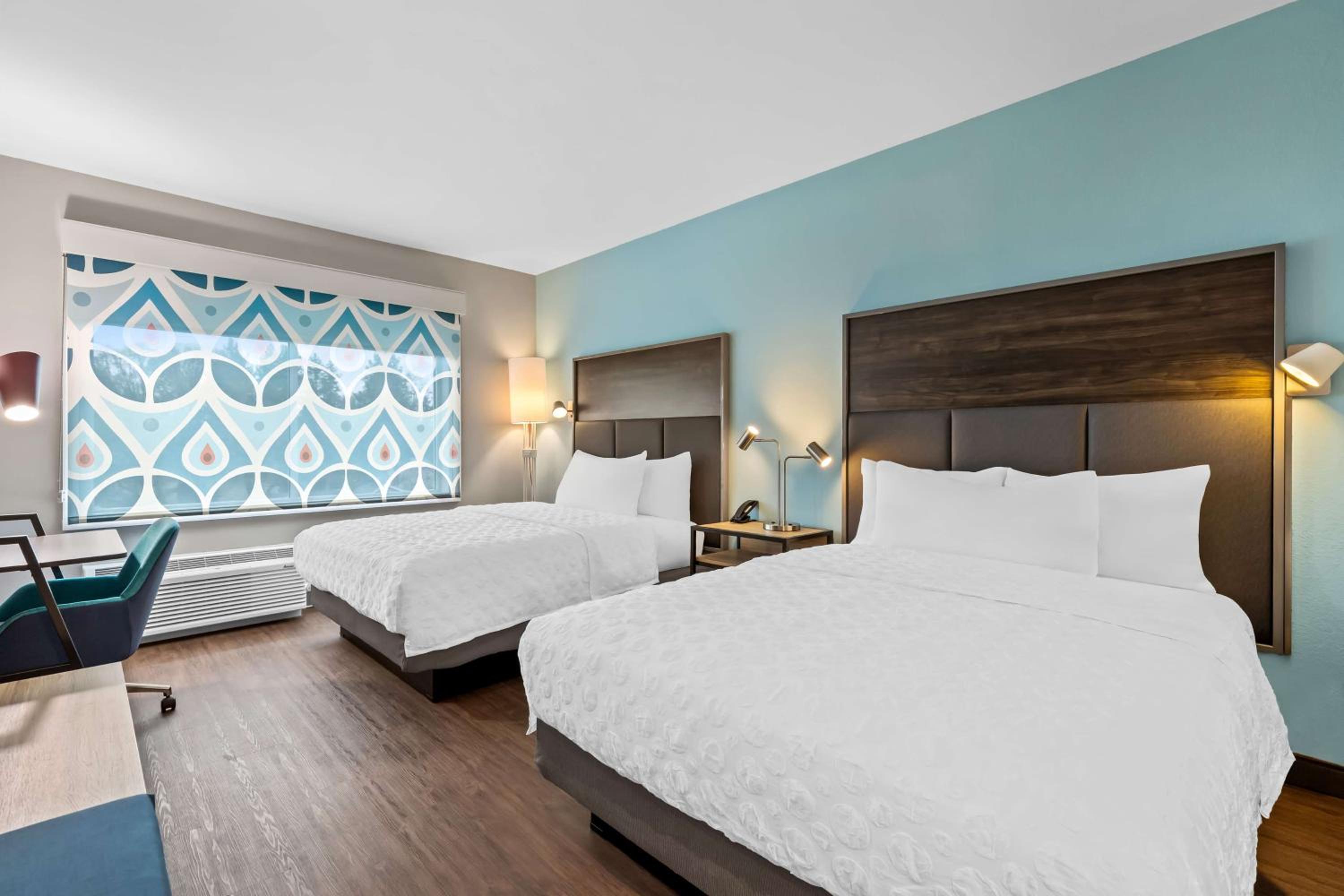 Queen Room with Two Queen Beds and Walk-In Shower - Photo 4