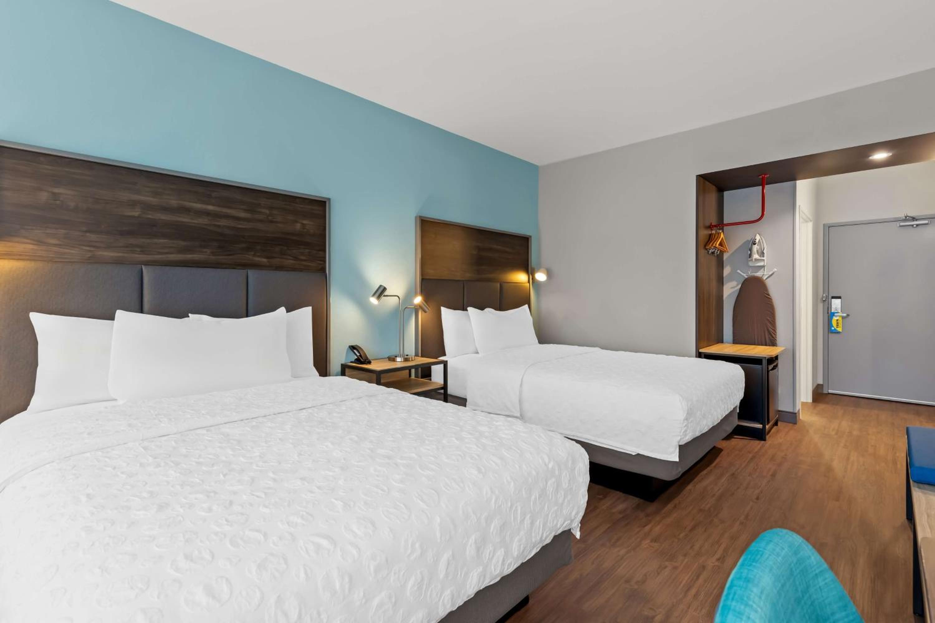Queen Room with Two Queen Beds and Walk-In Shower - Photo 2