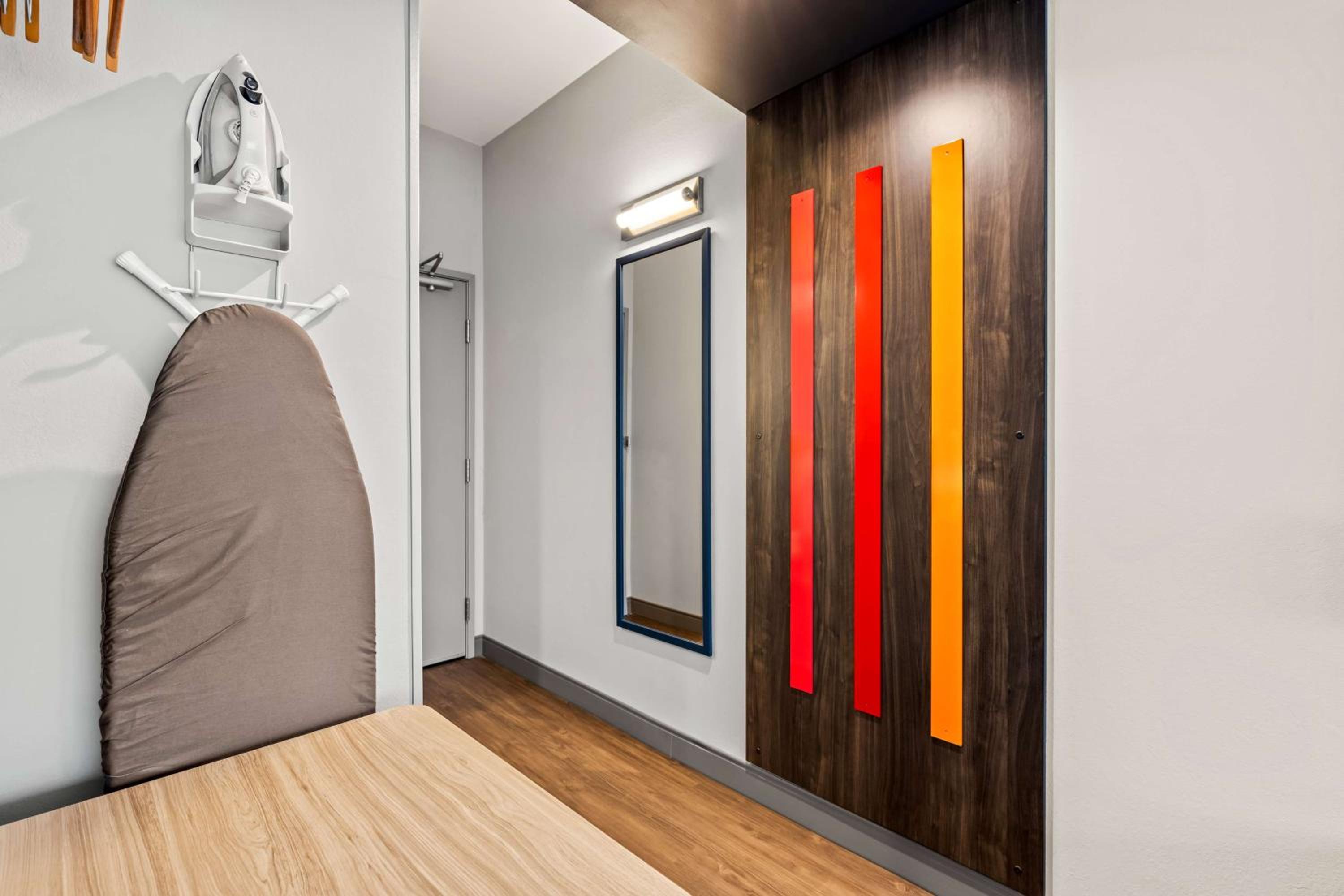 King Room With Walk-In Shower - Photo 5