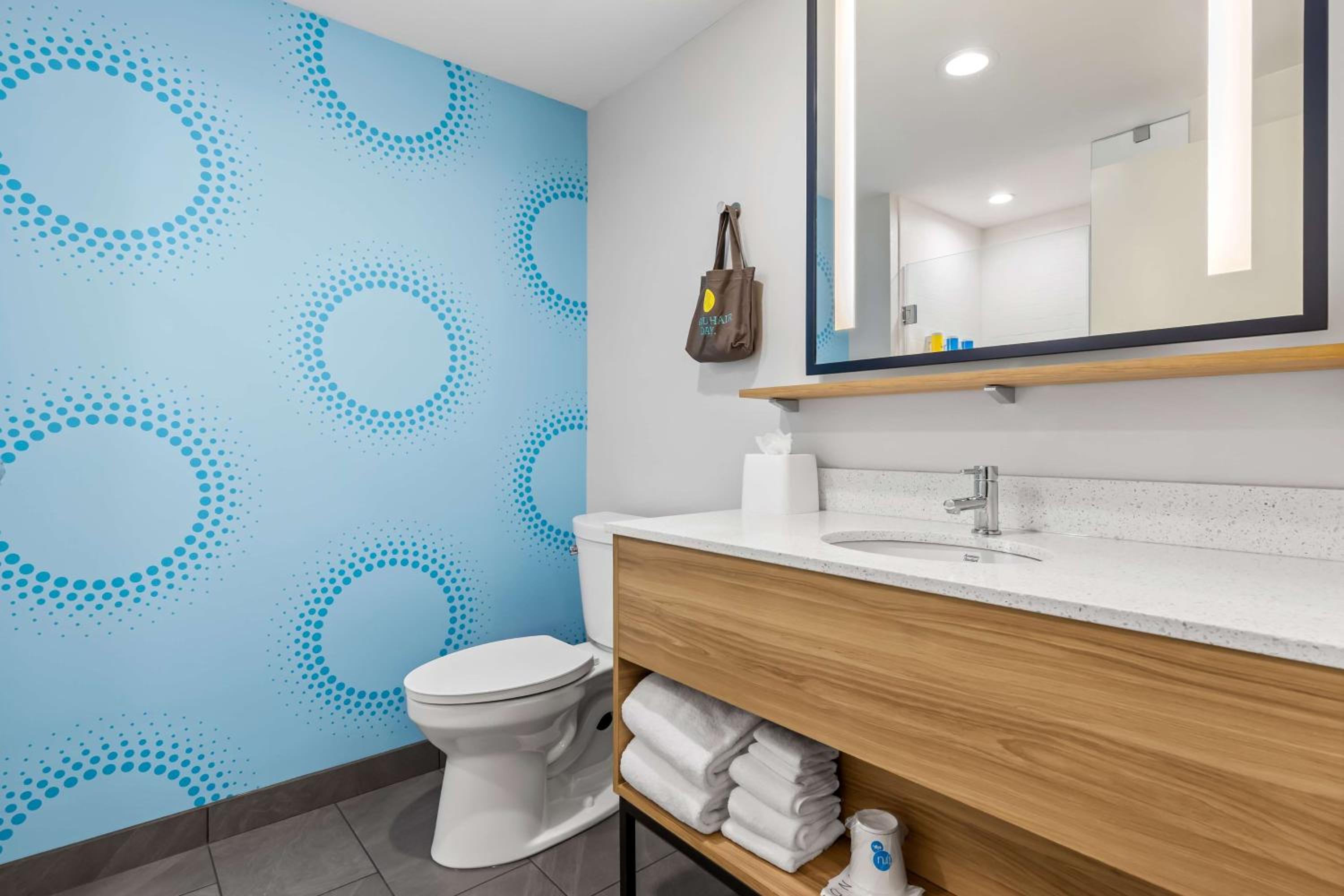 King Room With Walk-In Shower - Photo 6