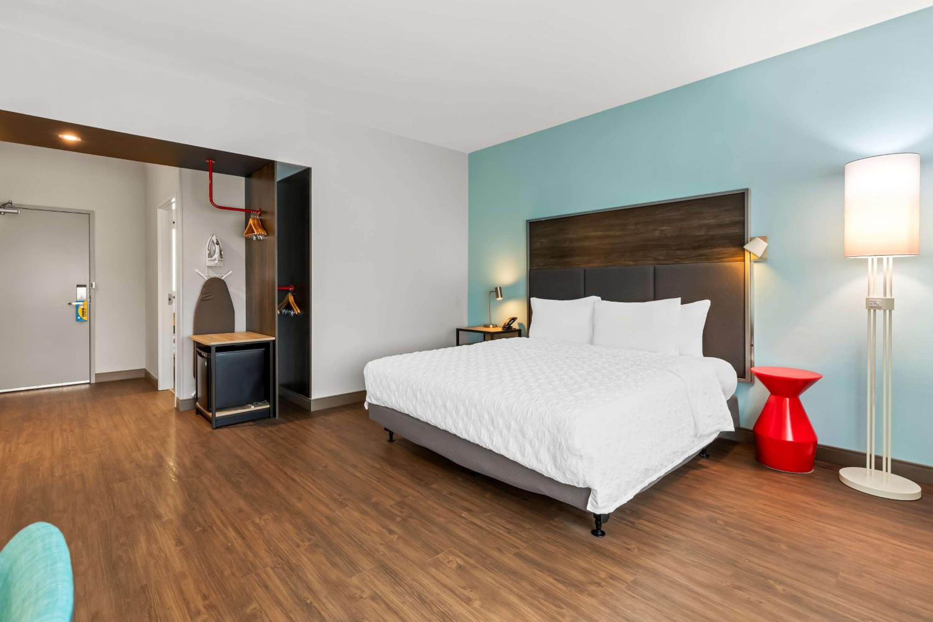 King Room with Bath Tub - Mobility Access - Photo 1