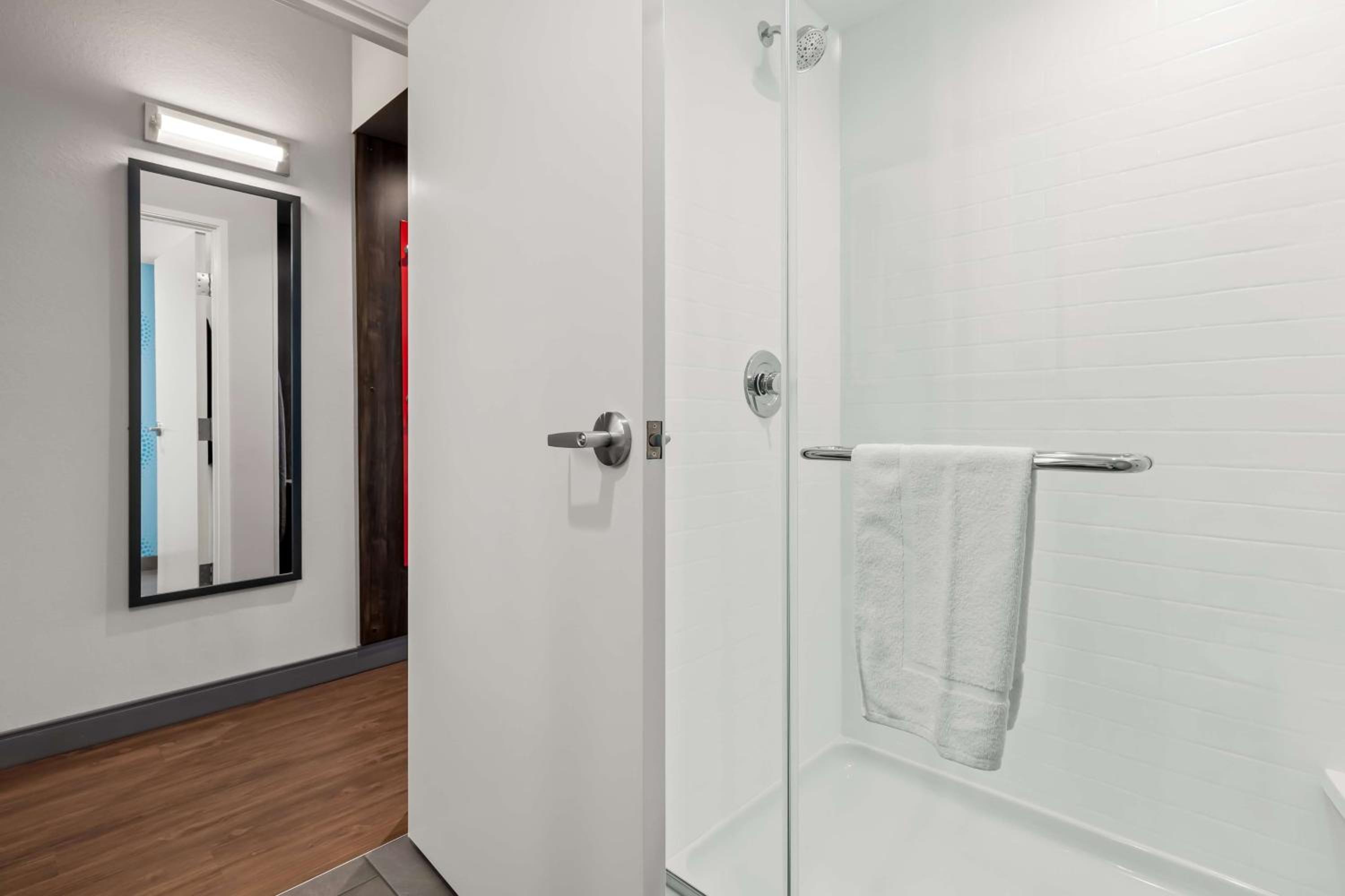 Queen Room with Two Queen Beds and Walk-In Shower - Photo 7