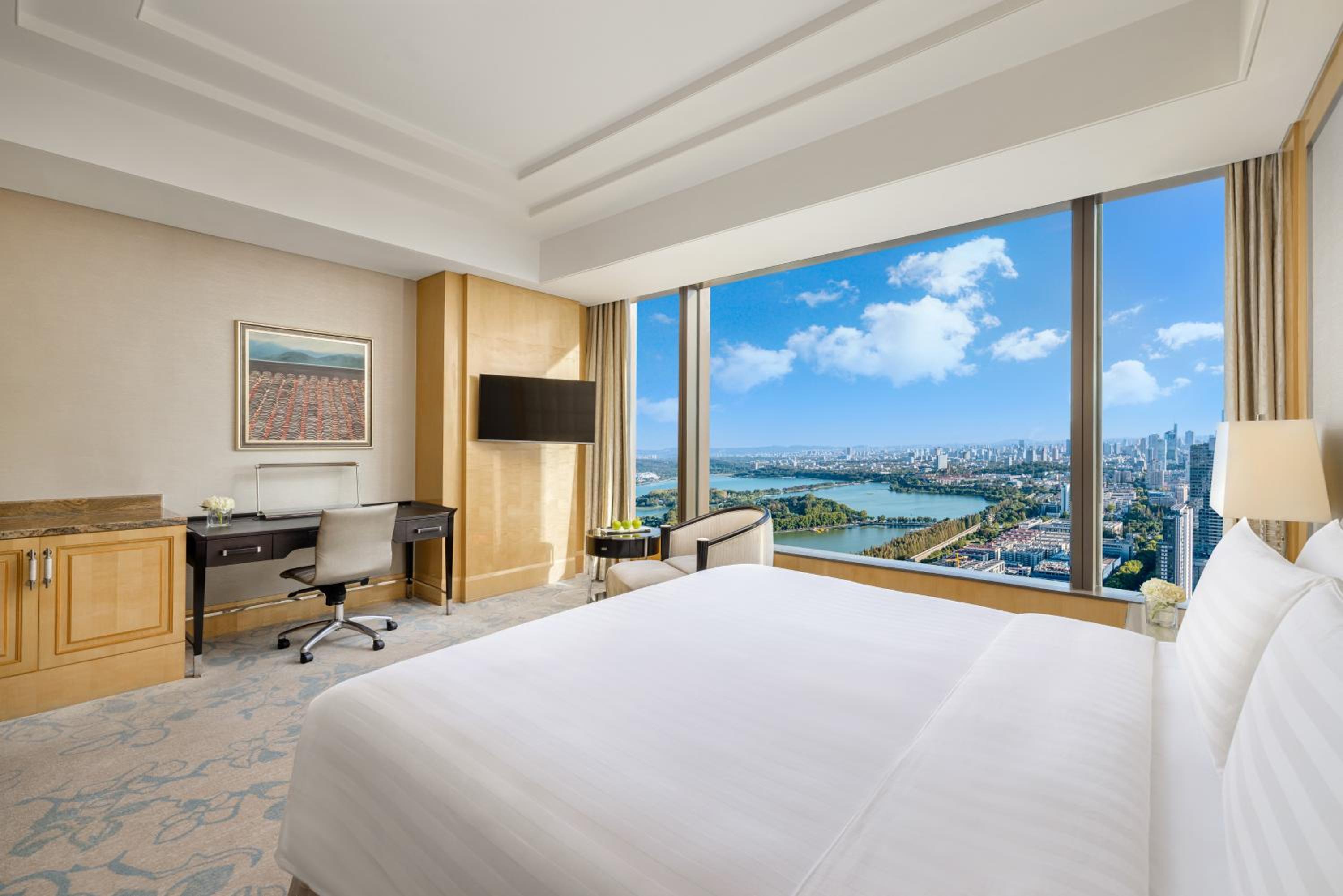 Deluxe Lake View King Room
