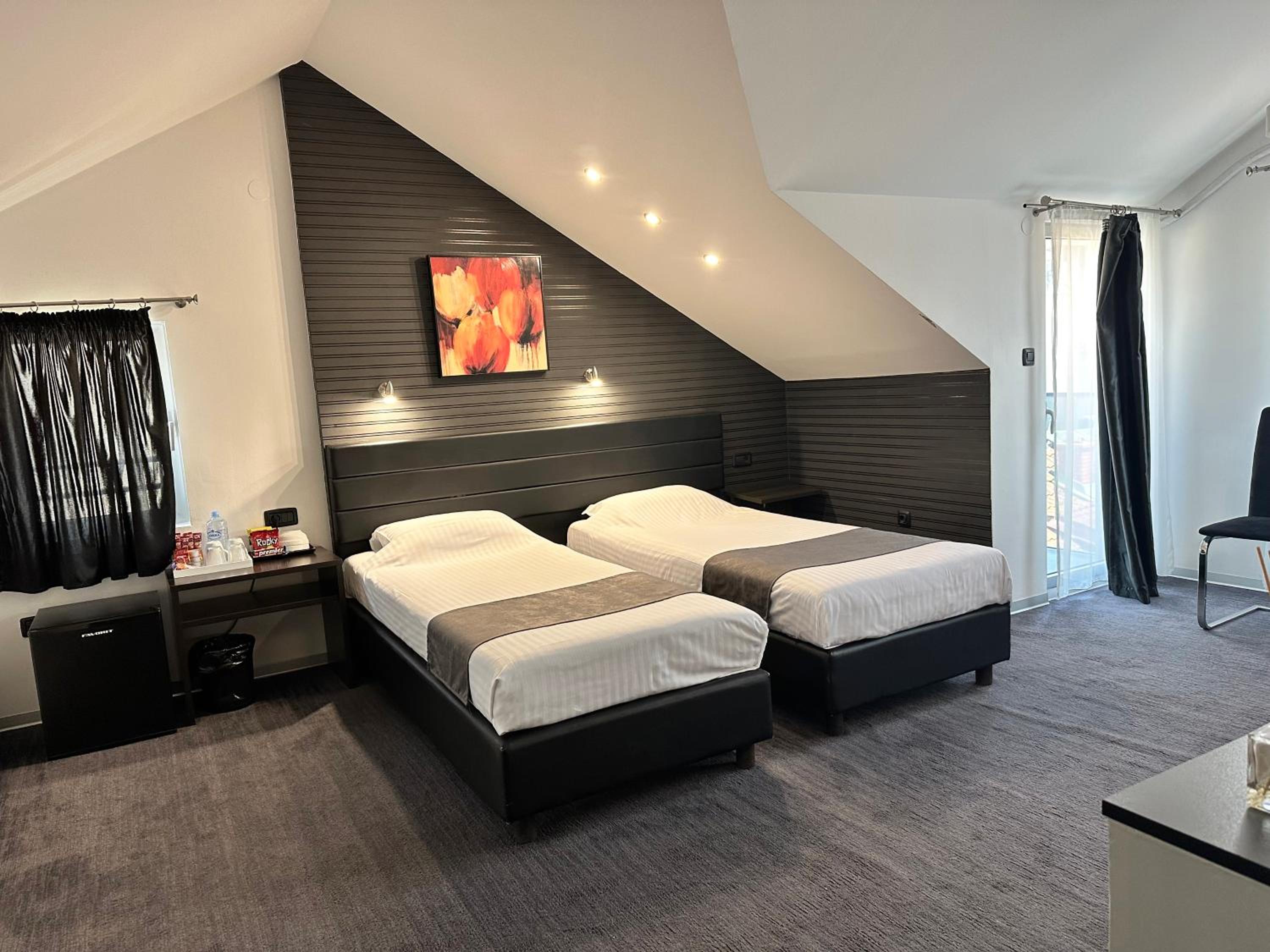 Deluxe Suite - Photo 1