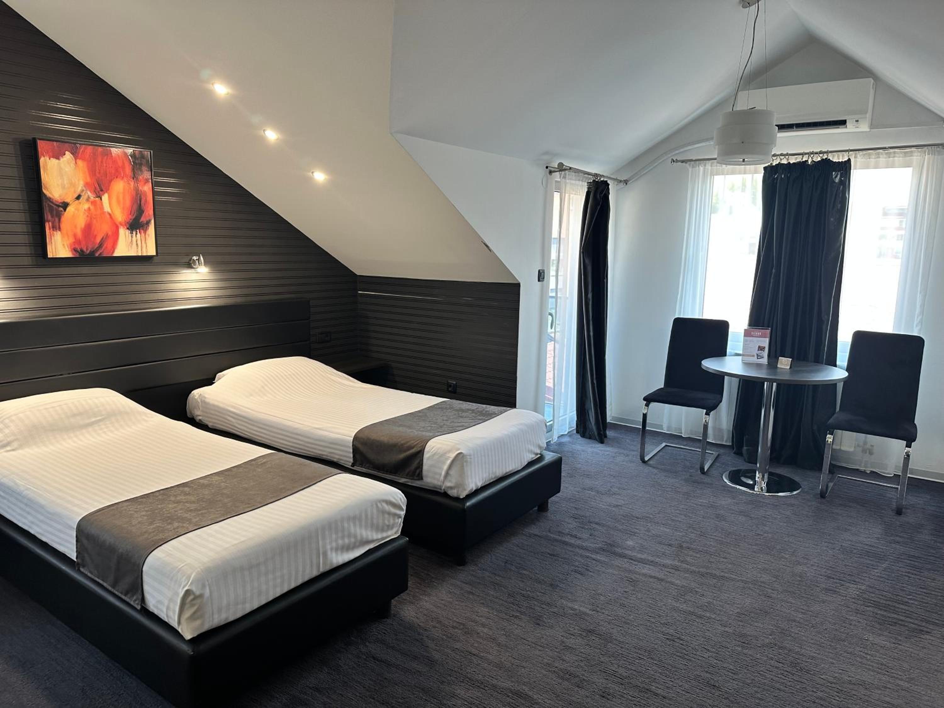 Deluxe Suite - Photo 2