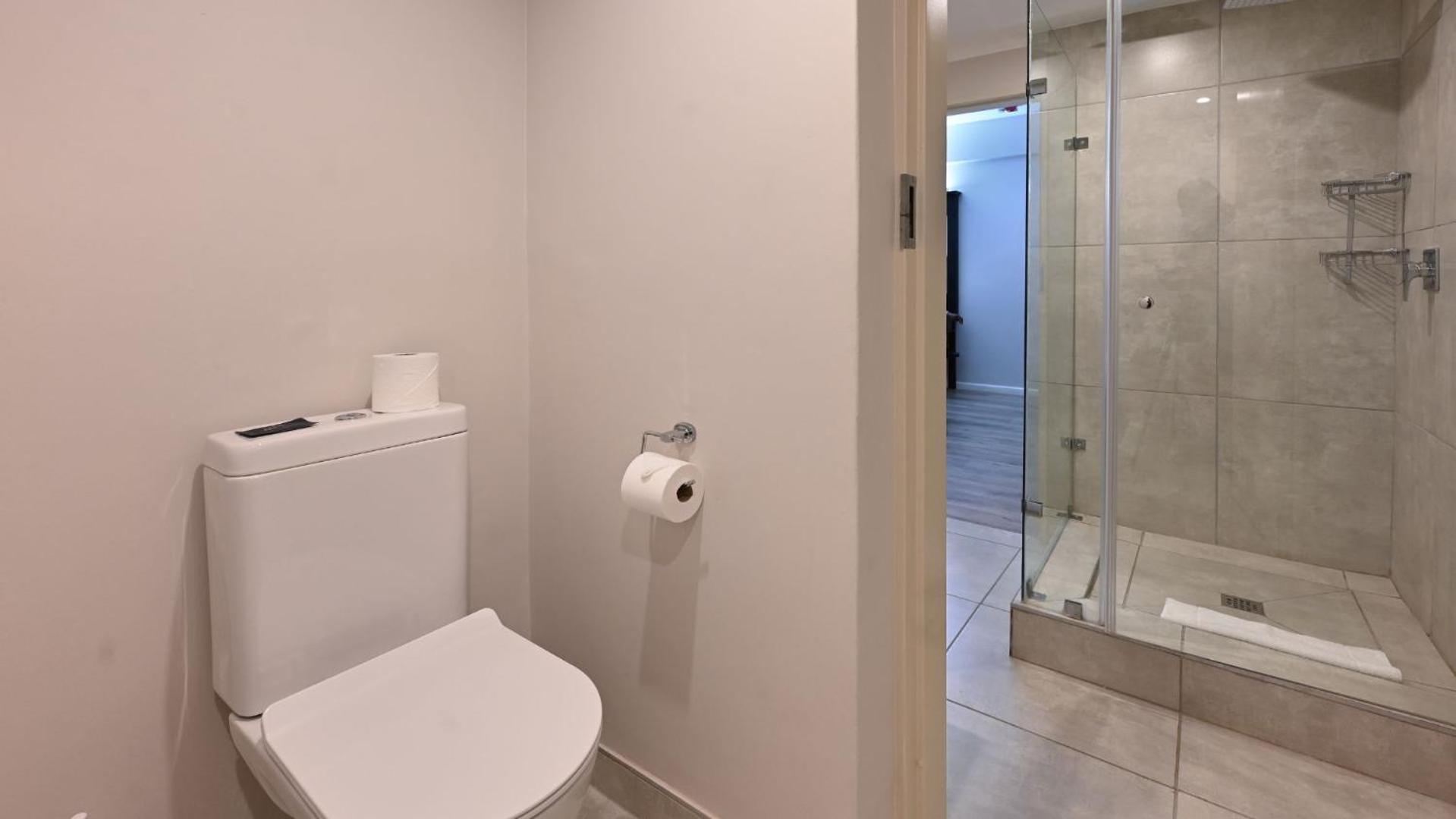 Deluxe Suite - Photo 10