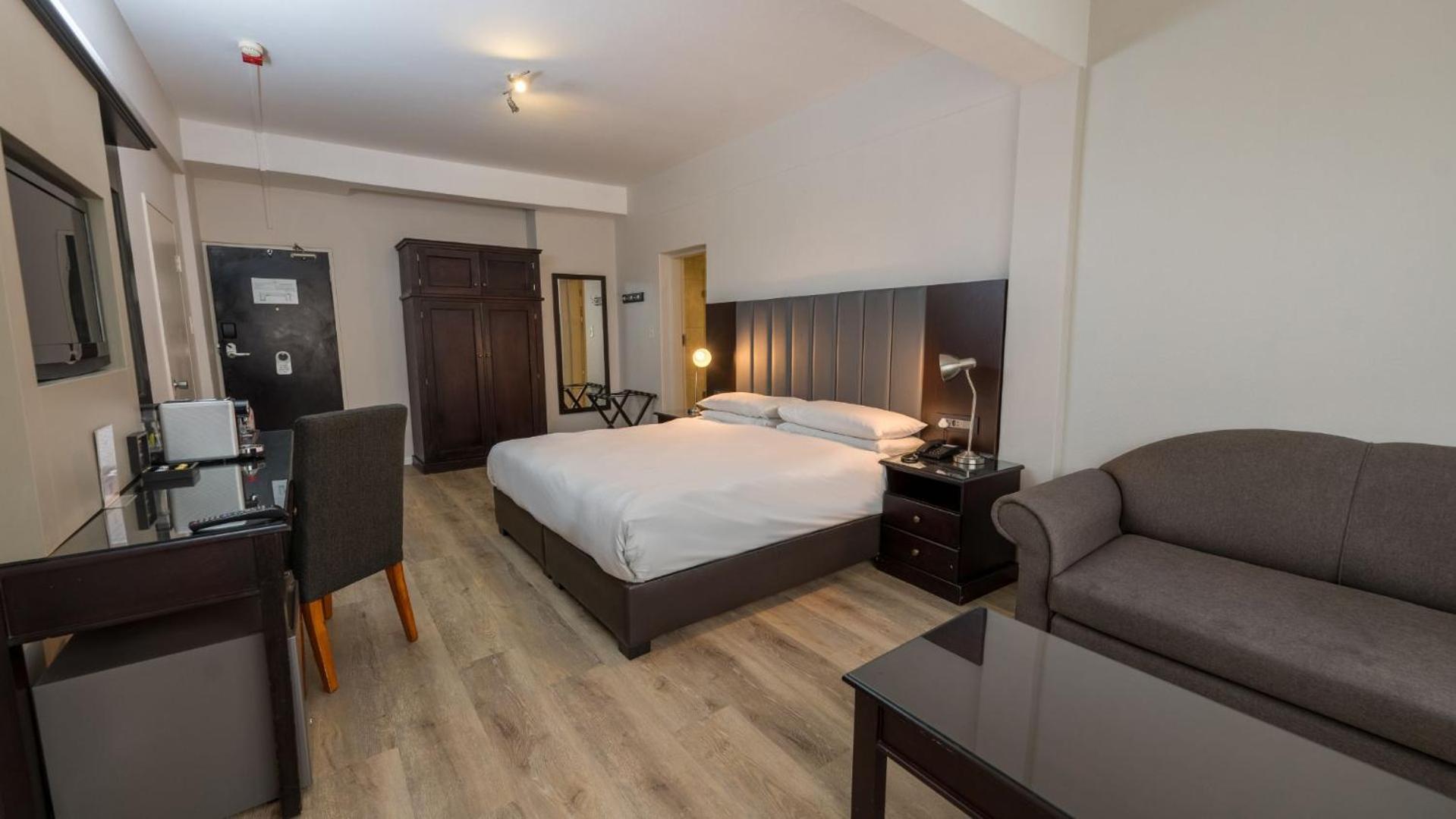 Deluxe Suite - Photo 7