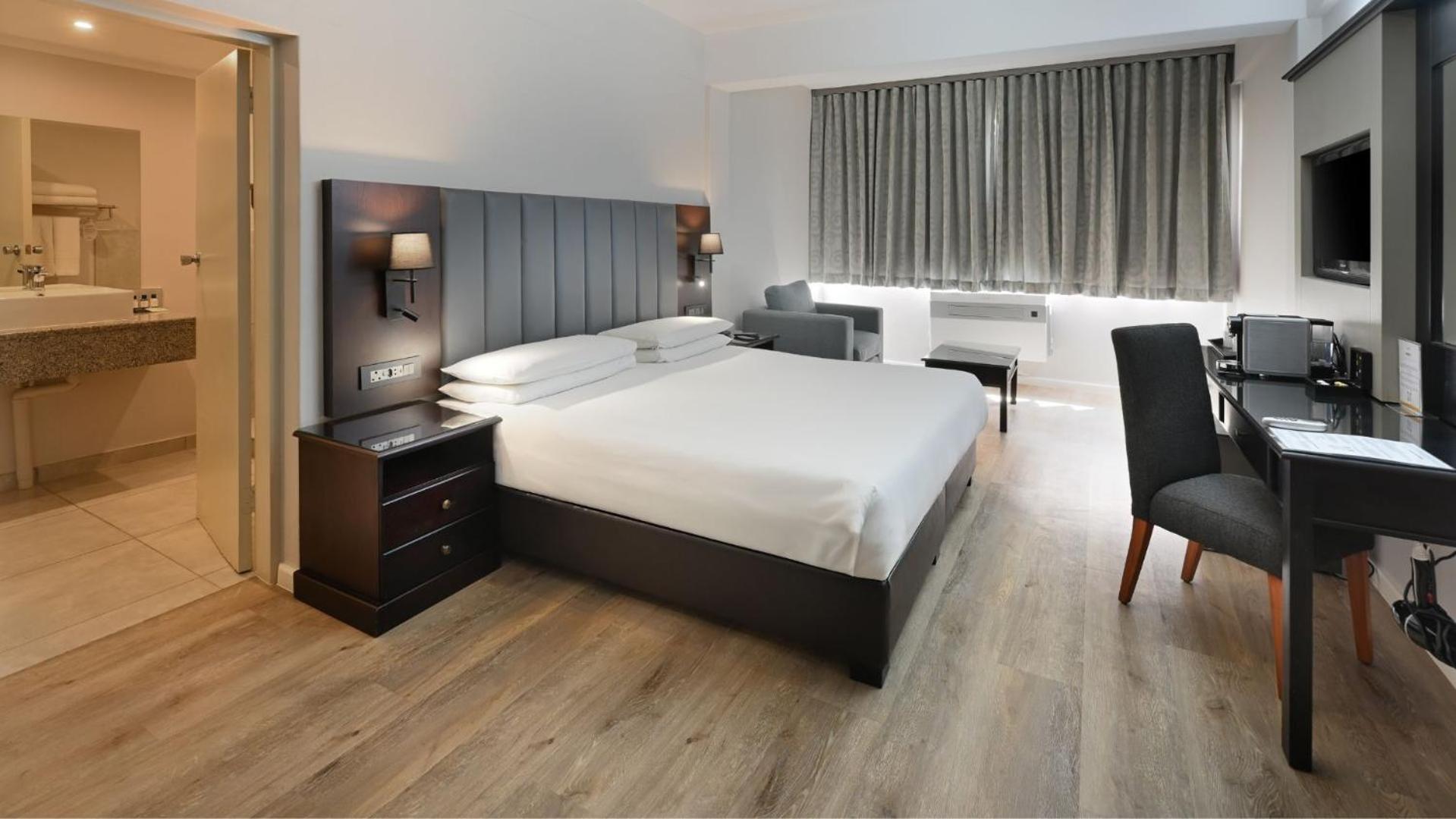 Deluxe Suite - Photo 8