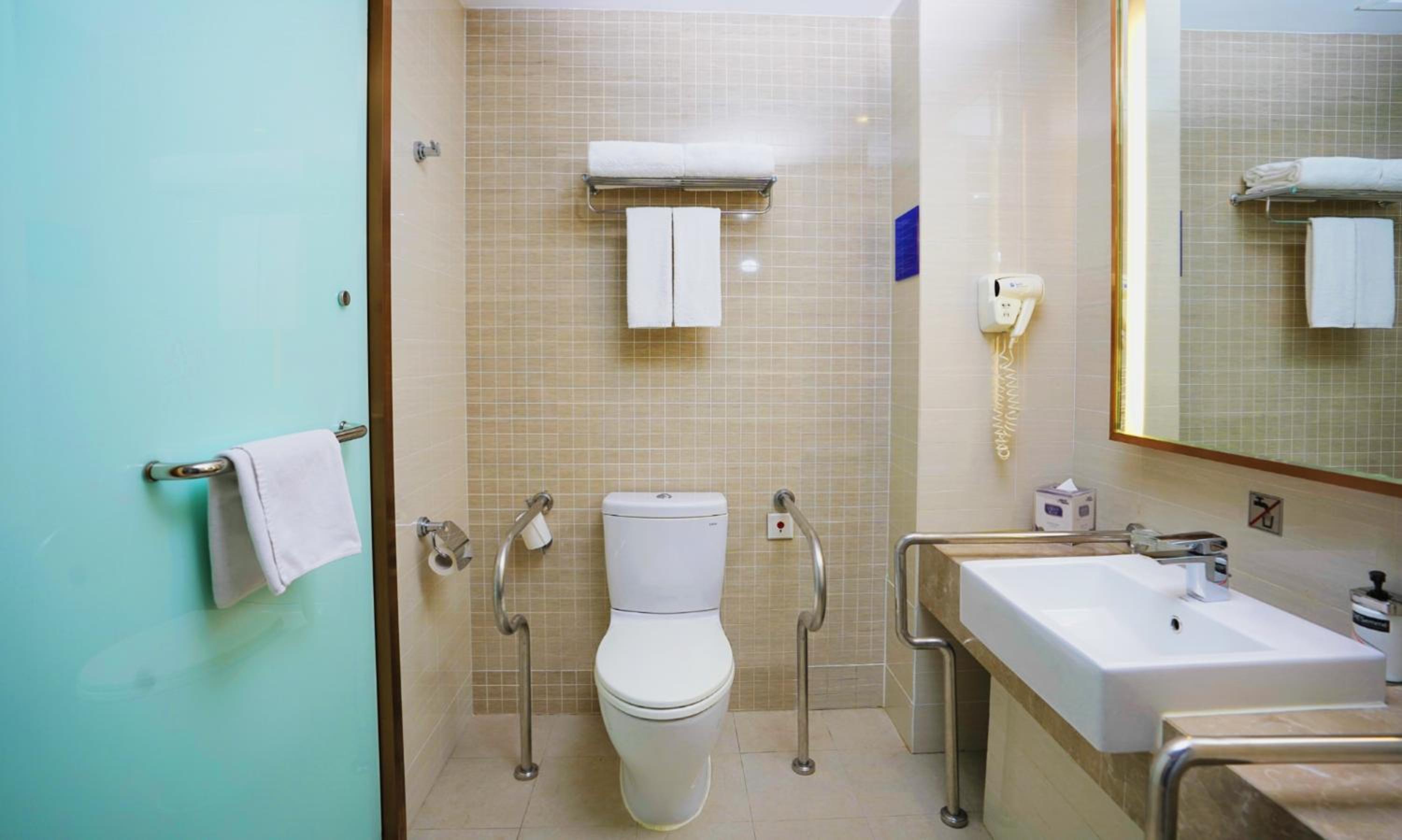 Standard Queen Room - Disability Access photo 1