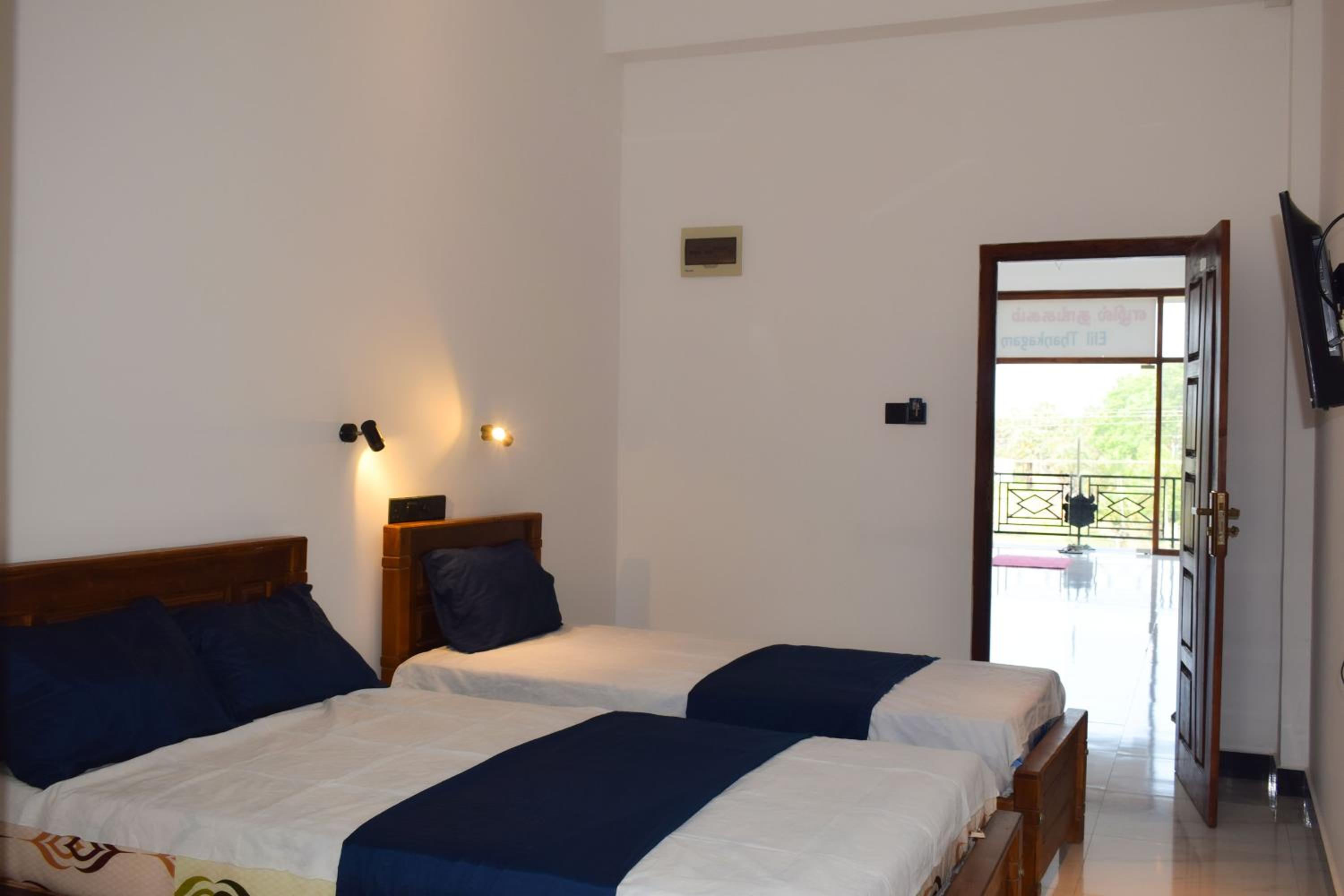 Deluxe Triple Room photo 2
