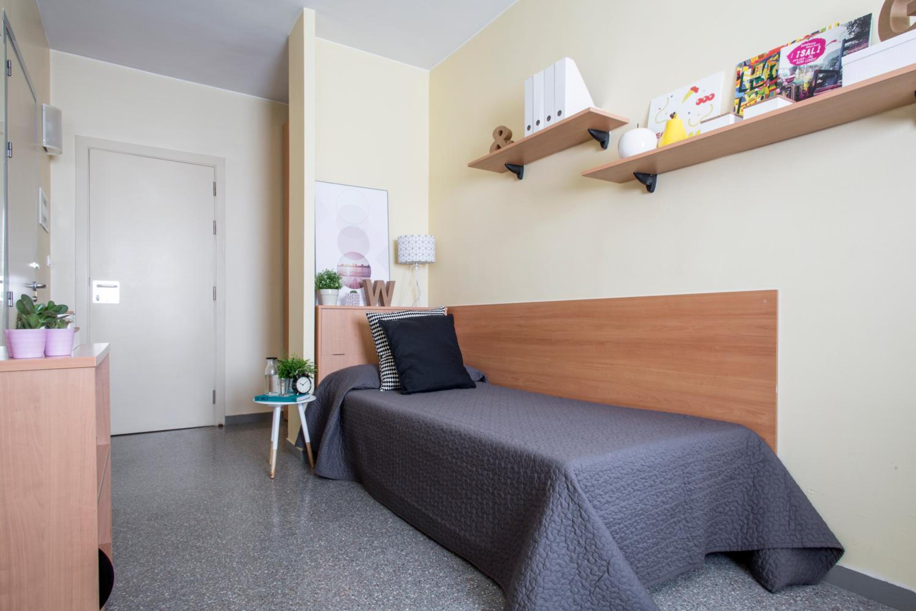 2 Connecting Rooms