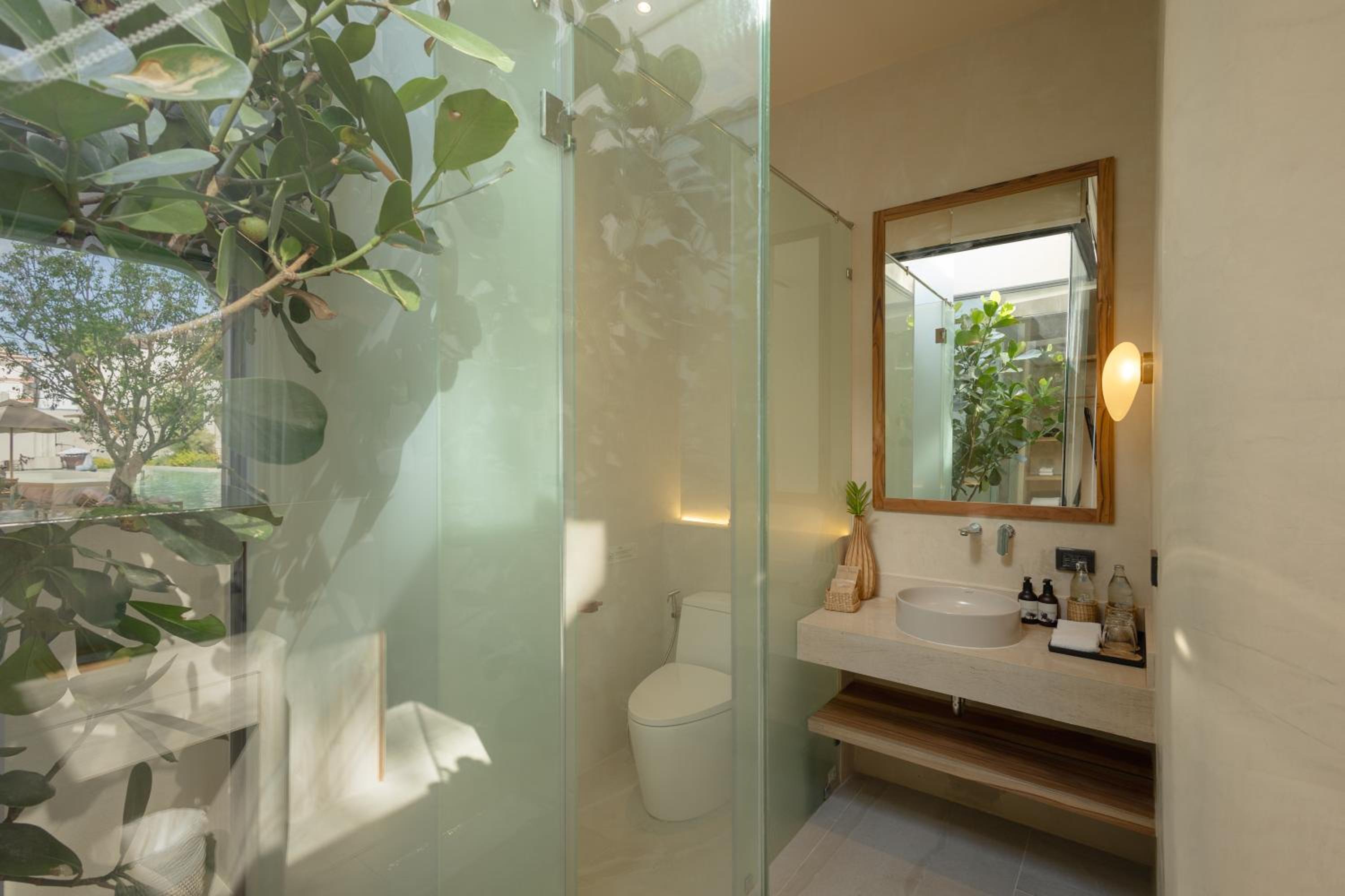 Oasis Suite with Pool Access photo 3