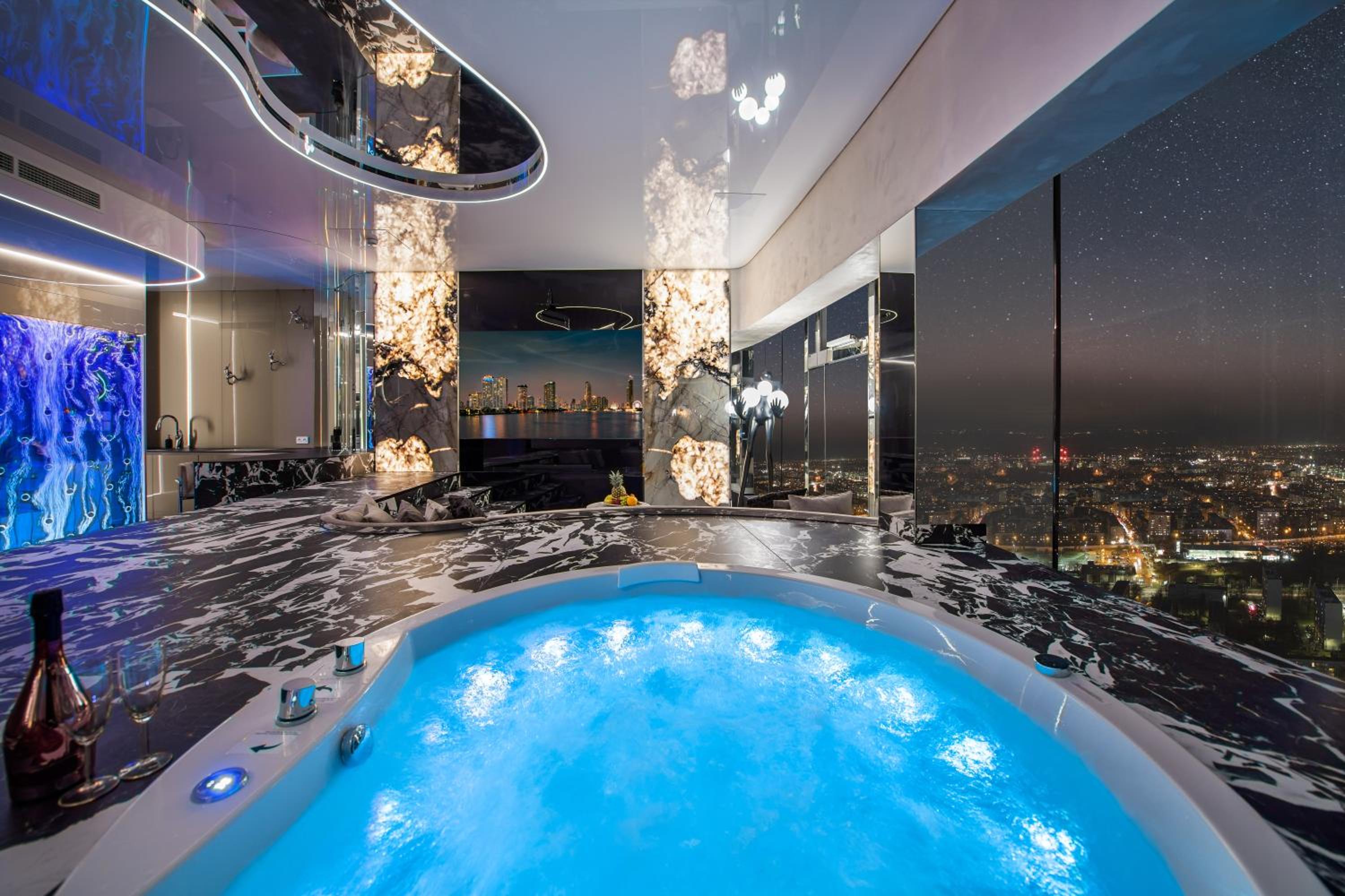 Luxury Apartment with City View & Sauna