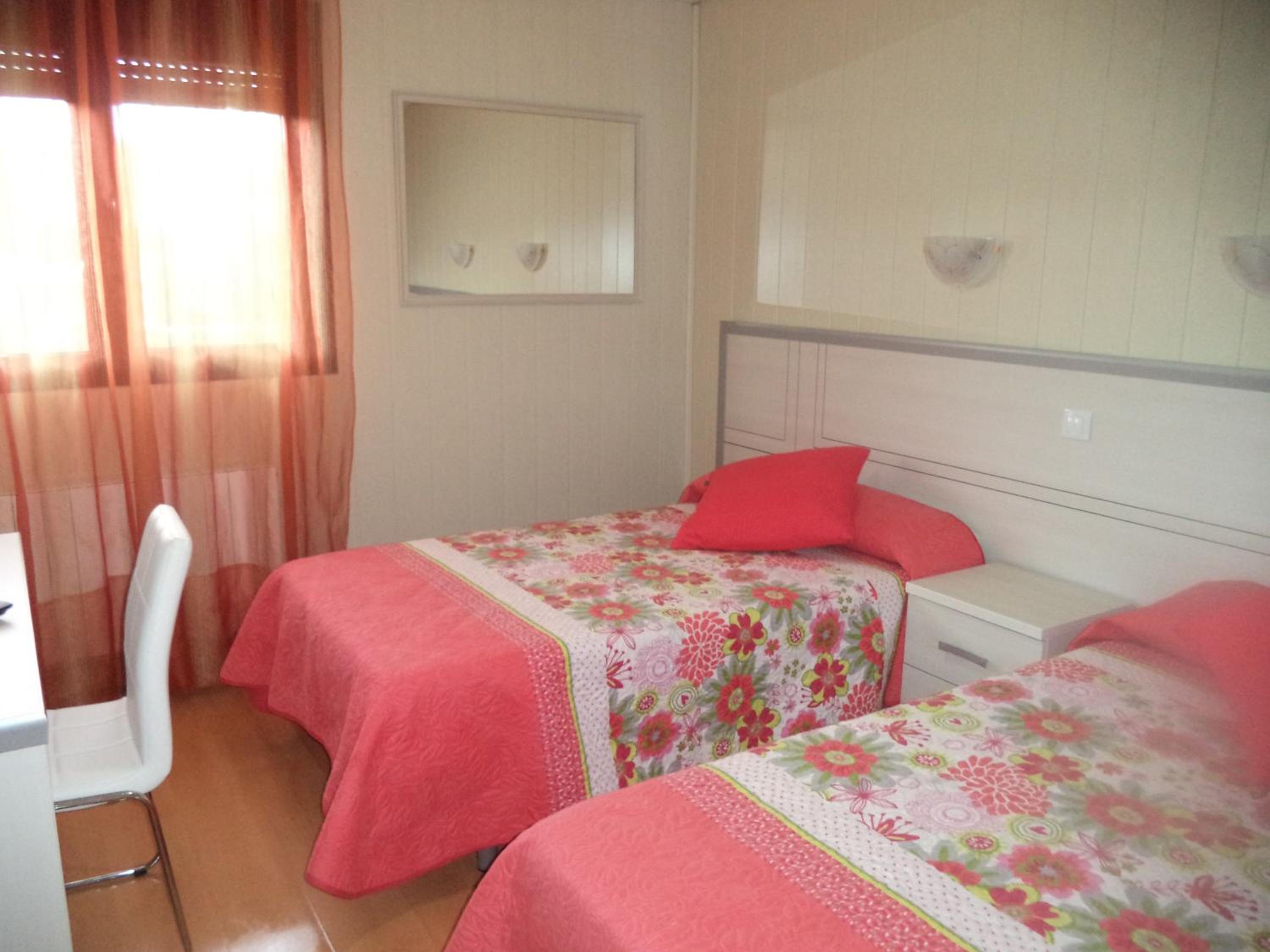 Twin Room - Photo 13
