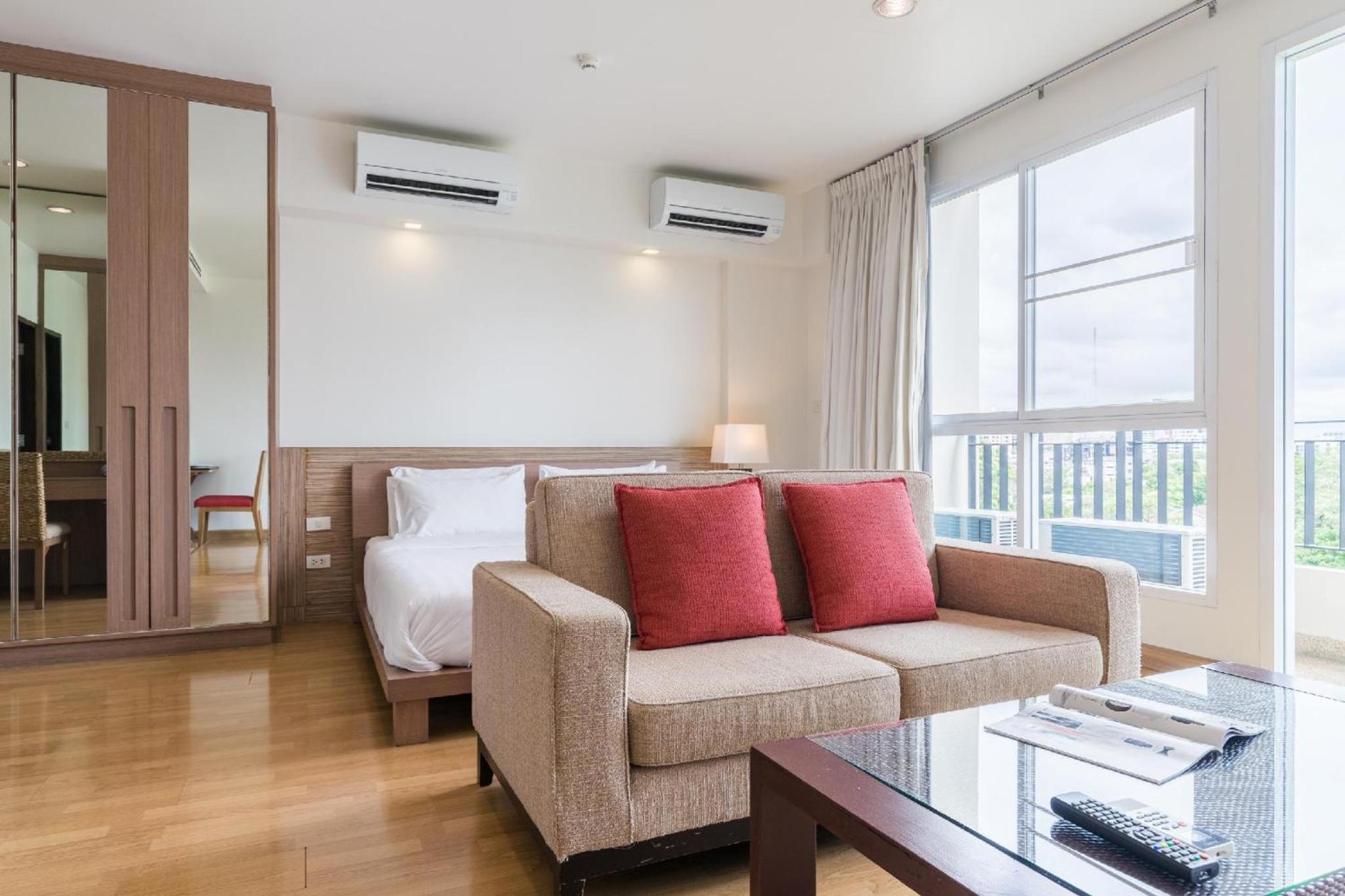 Studio with Balcony - Non-Smoking