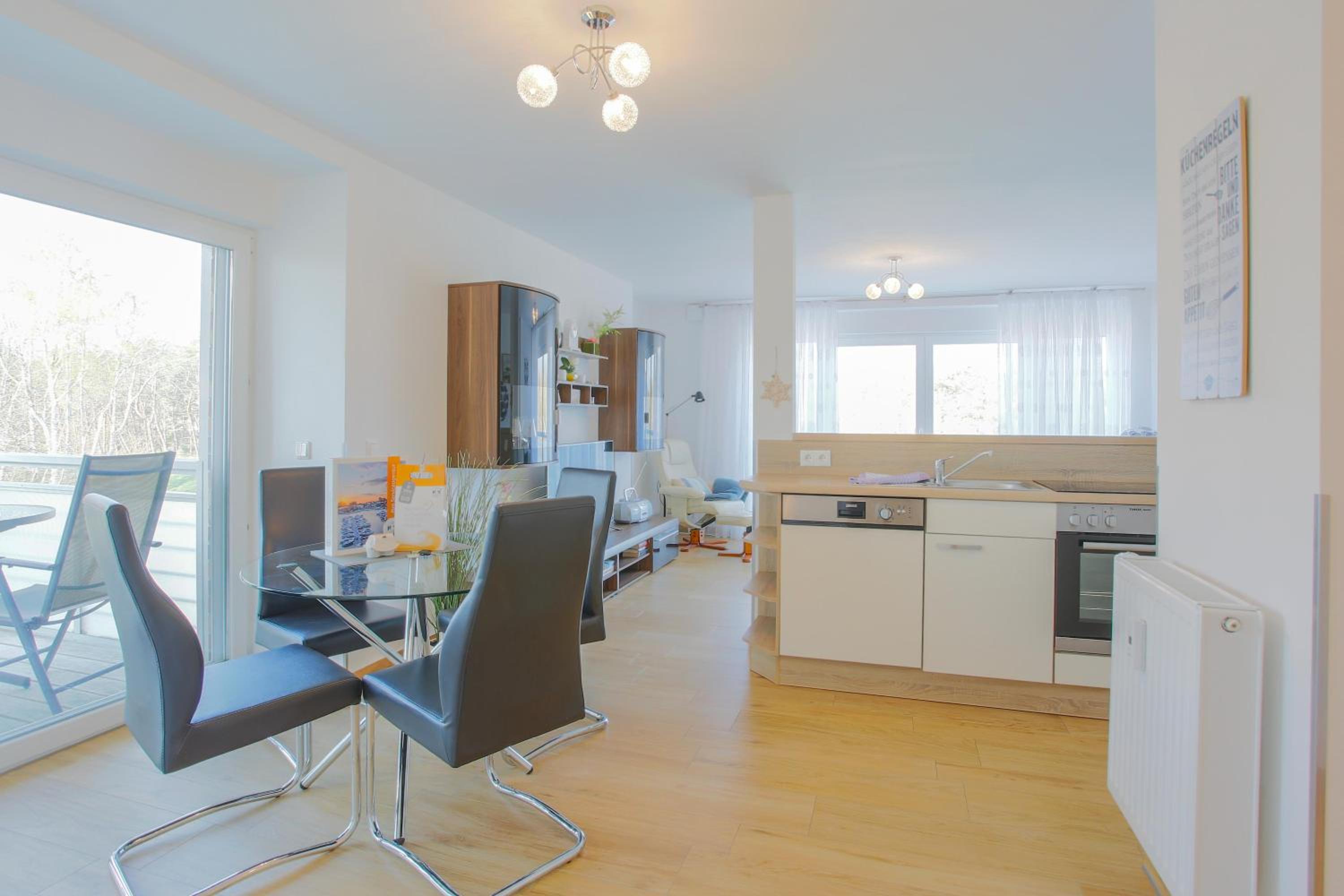Apartment with Balcony photo 1