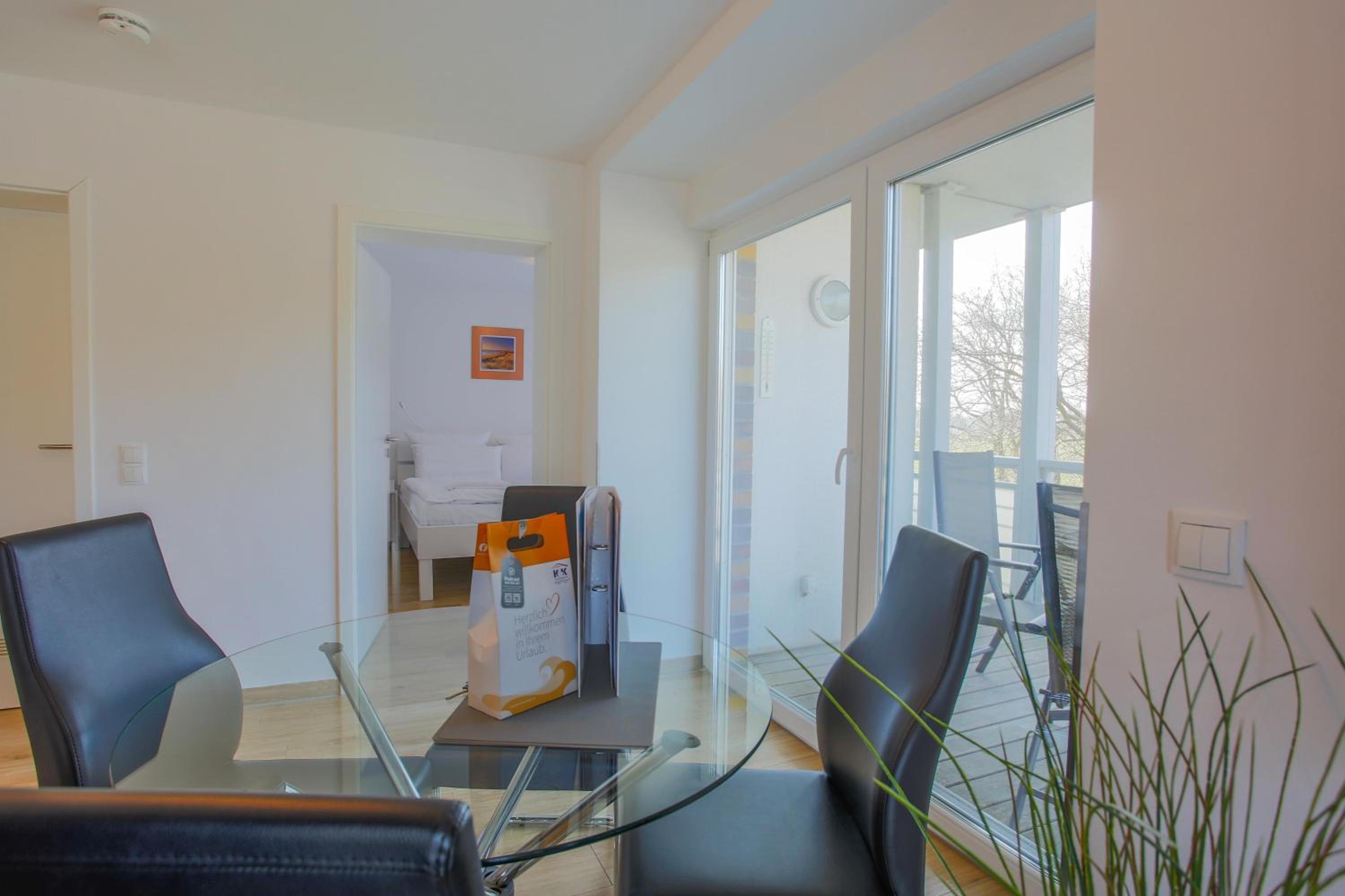 Apartment with Balcony photo 2