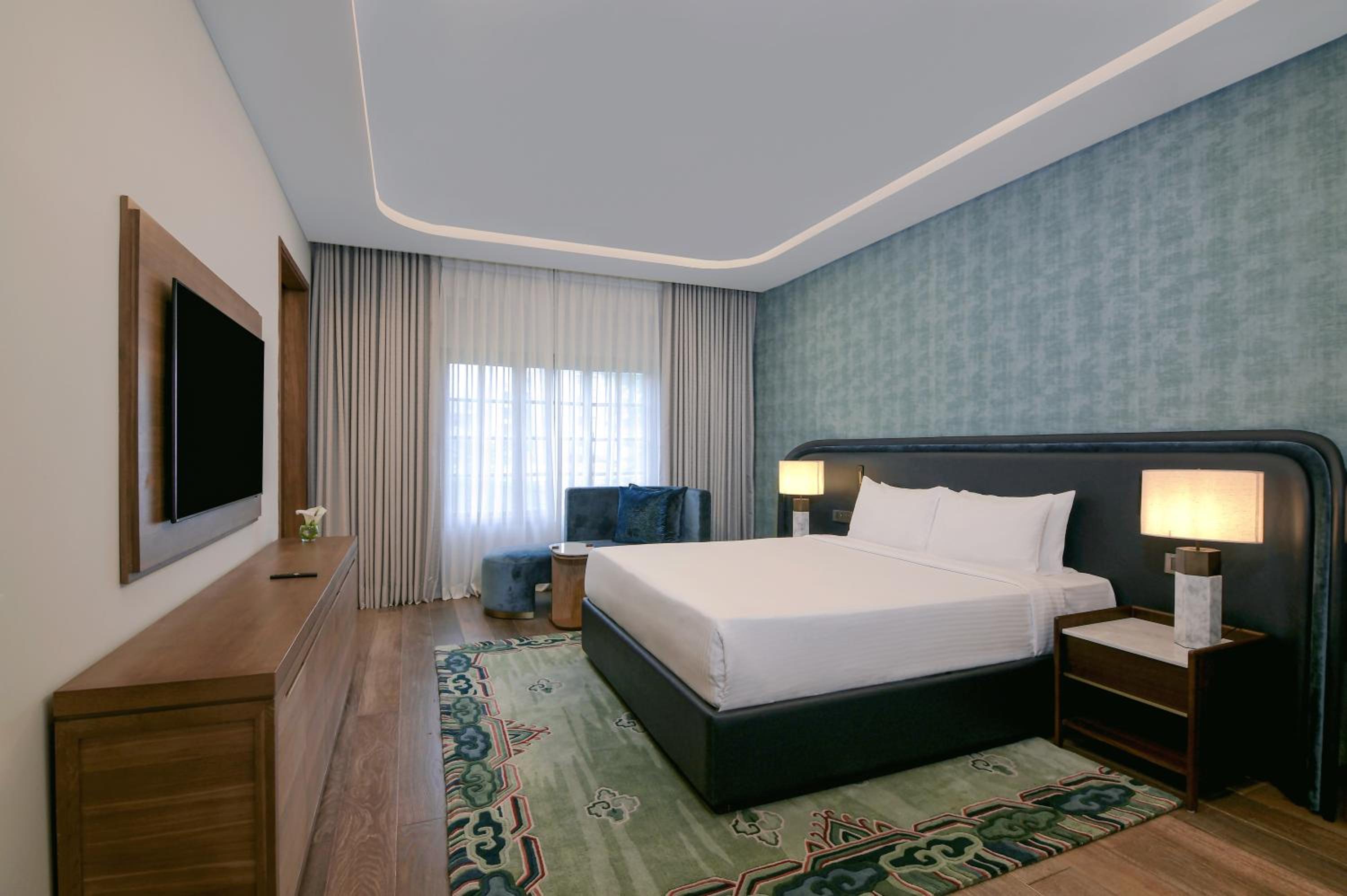 Executive Suite - Photo 3