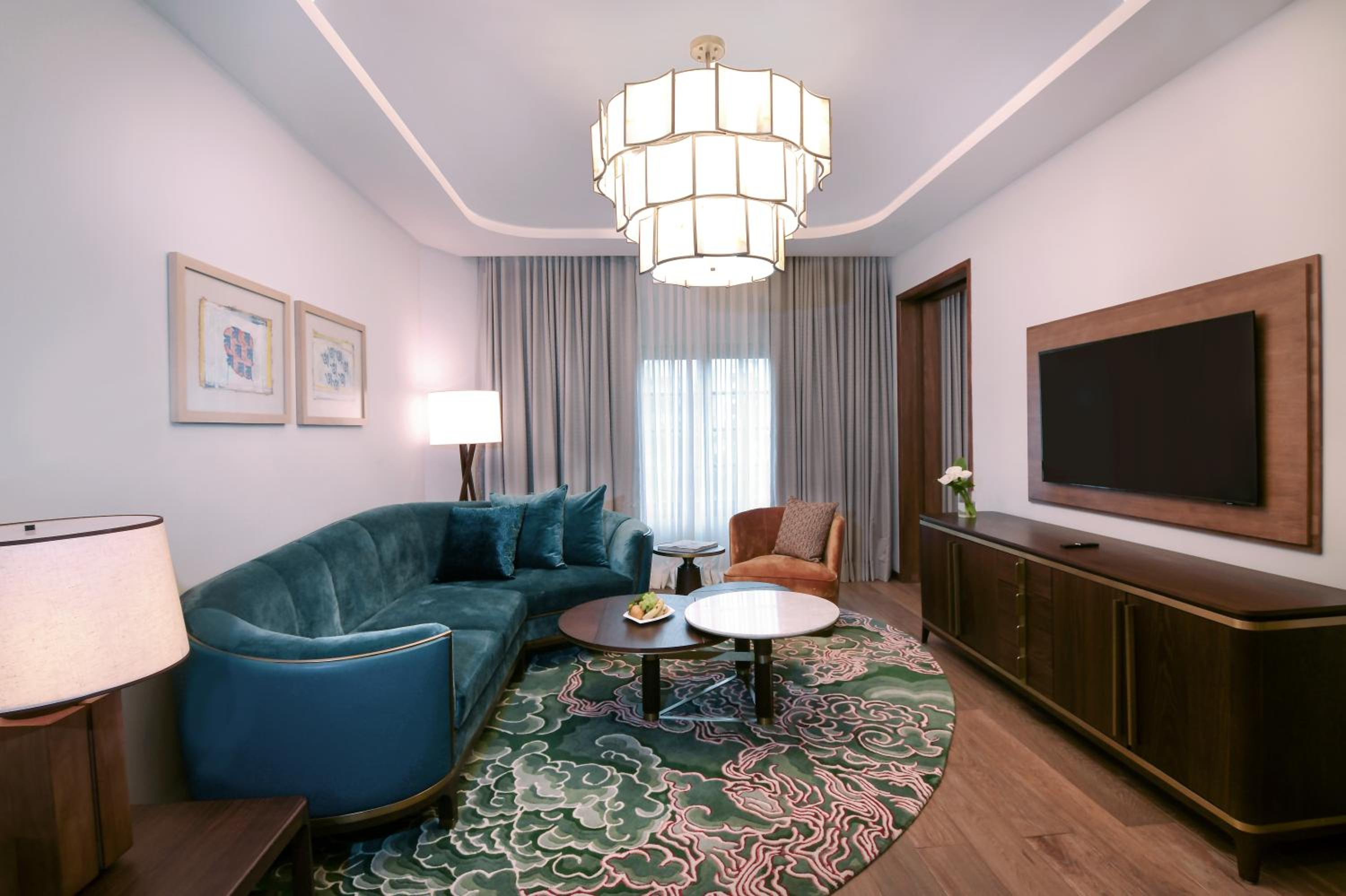 Executive Suite - Photo 1