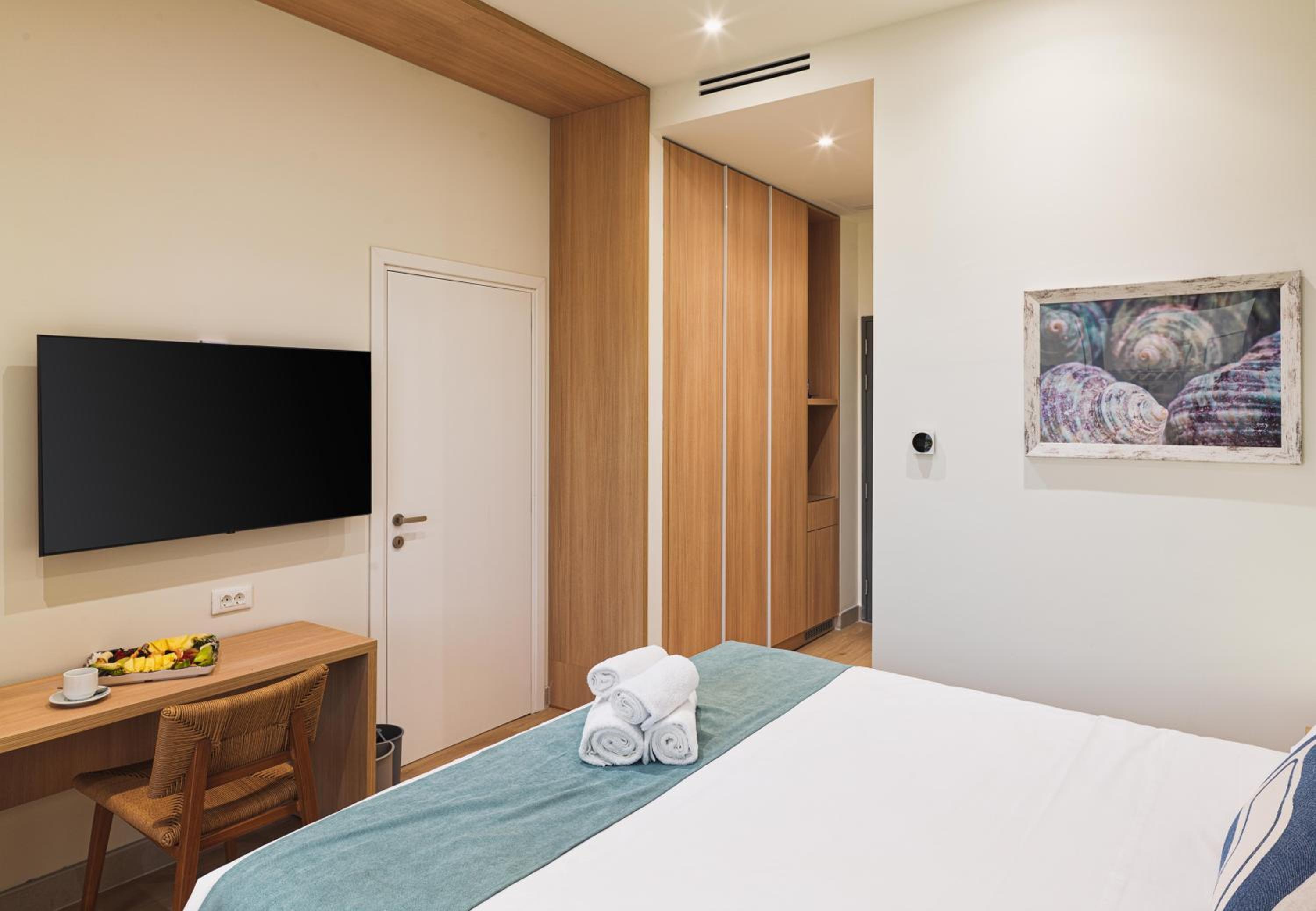Deluxe Room with Private Pool thumbnail 6