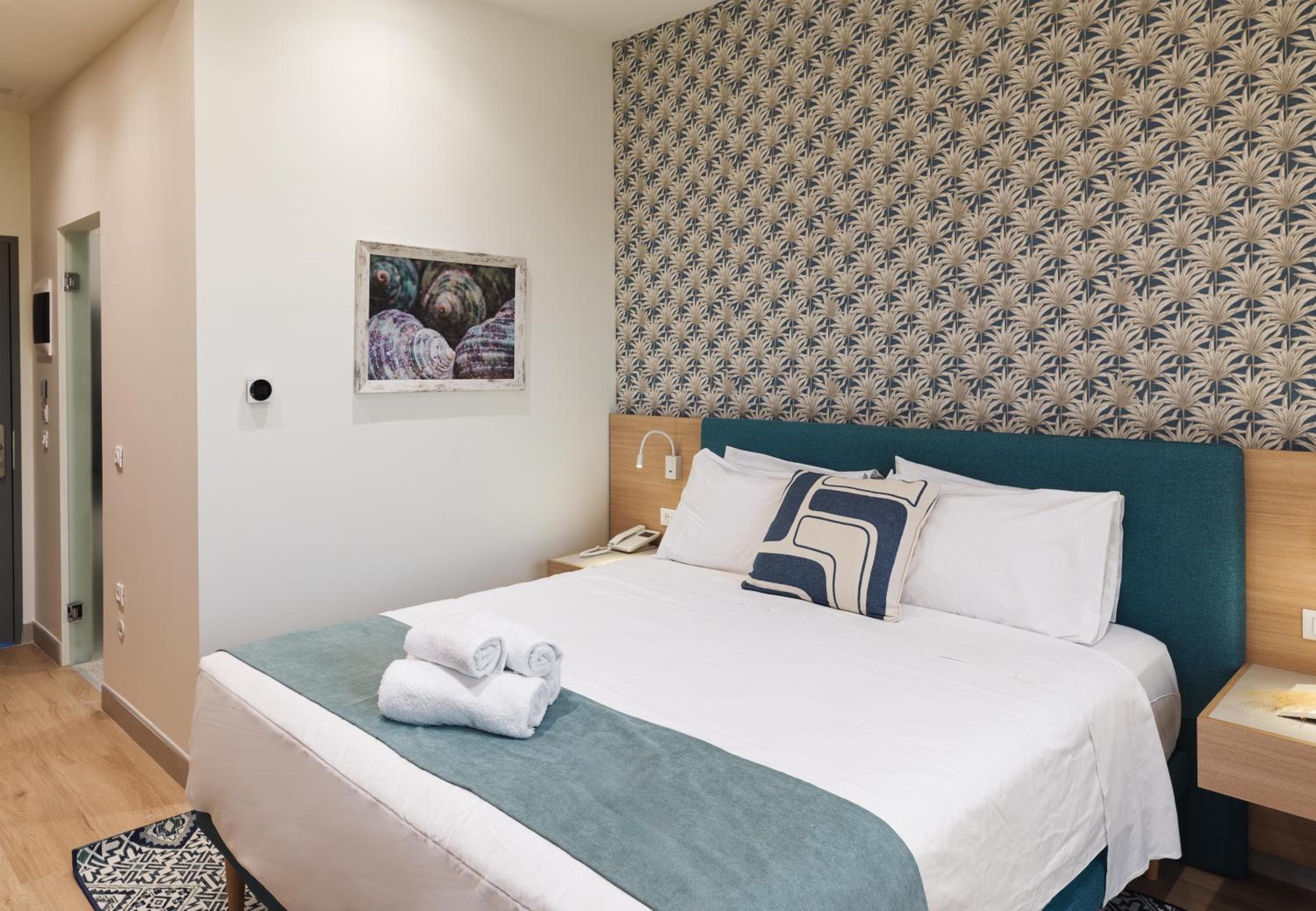 Deluxe Room with Private Pool thumbnail 5