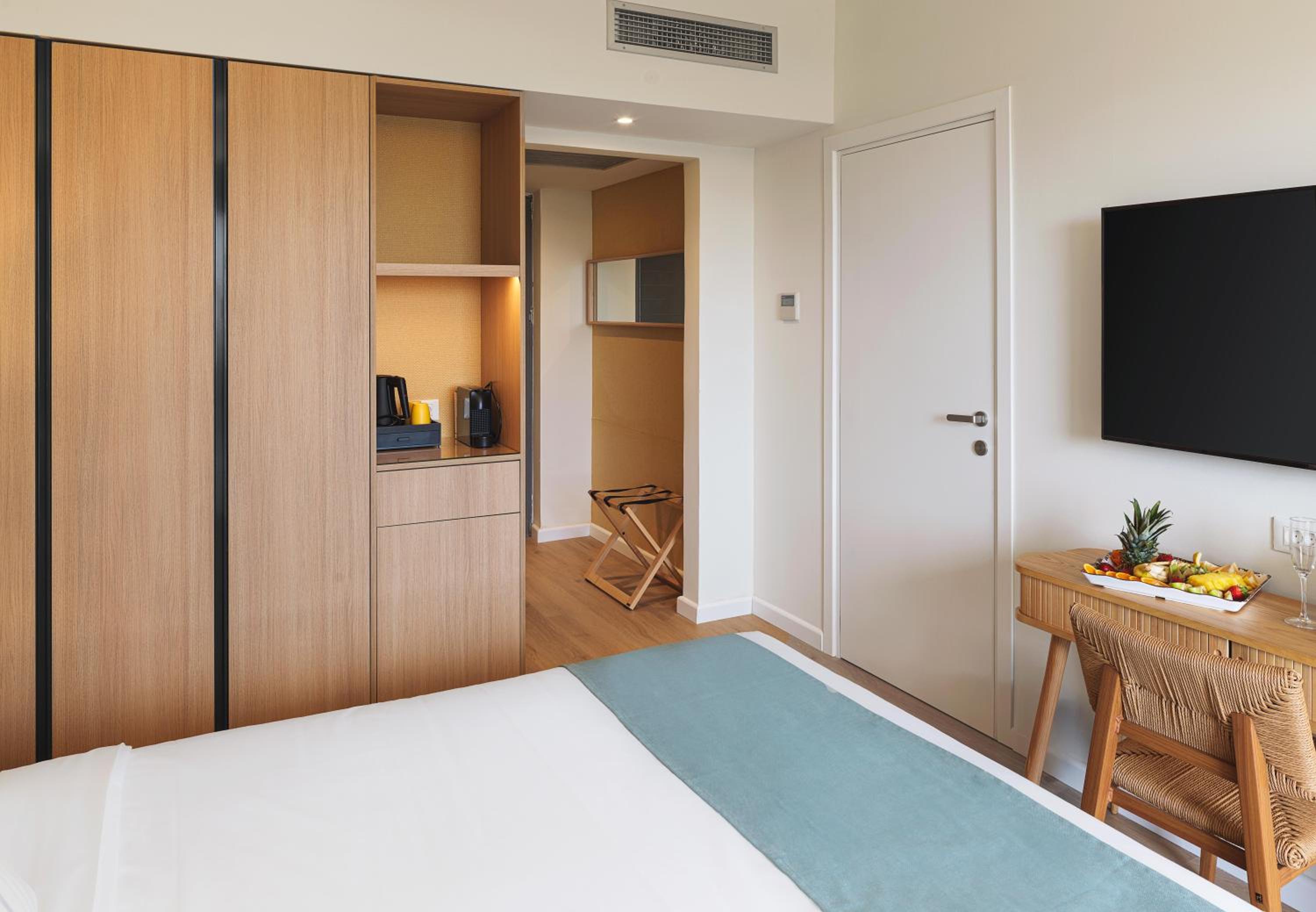 Deluxe Double or Twin Room with Garden View