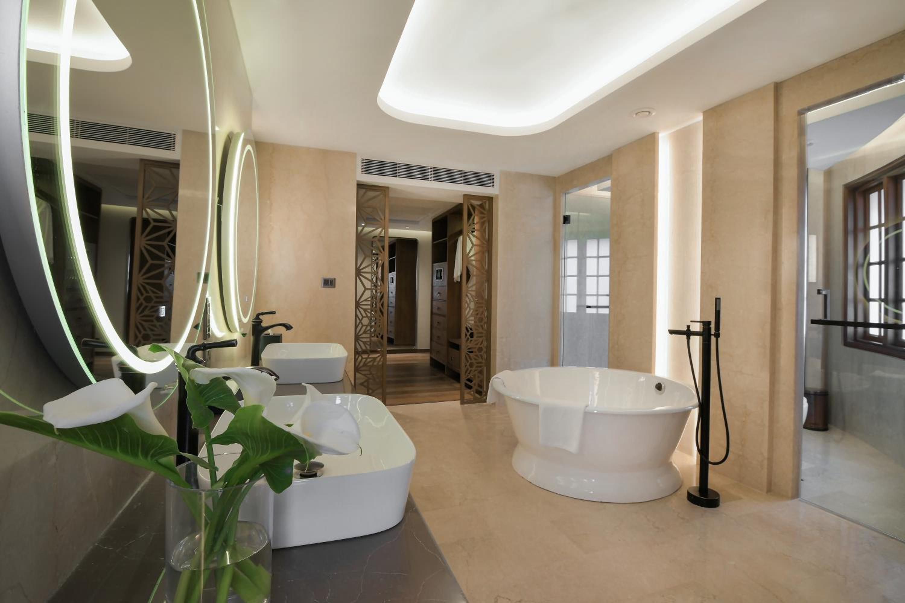 Executive Suite - Photo 5