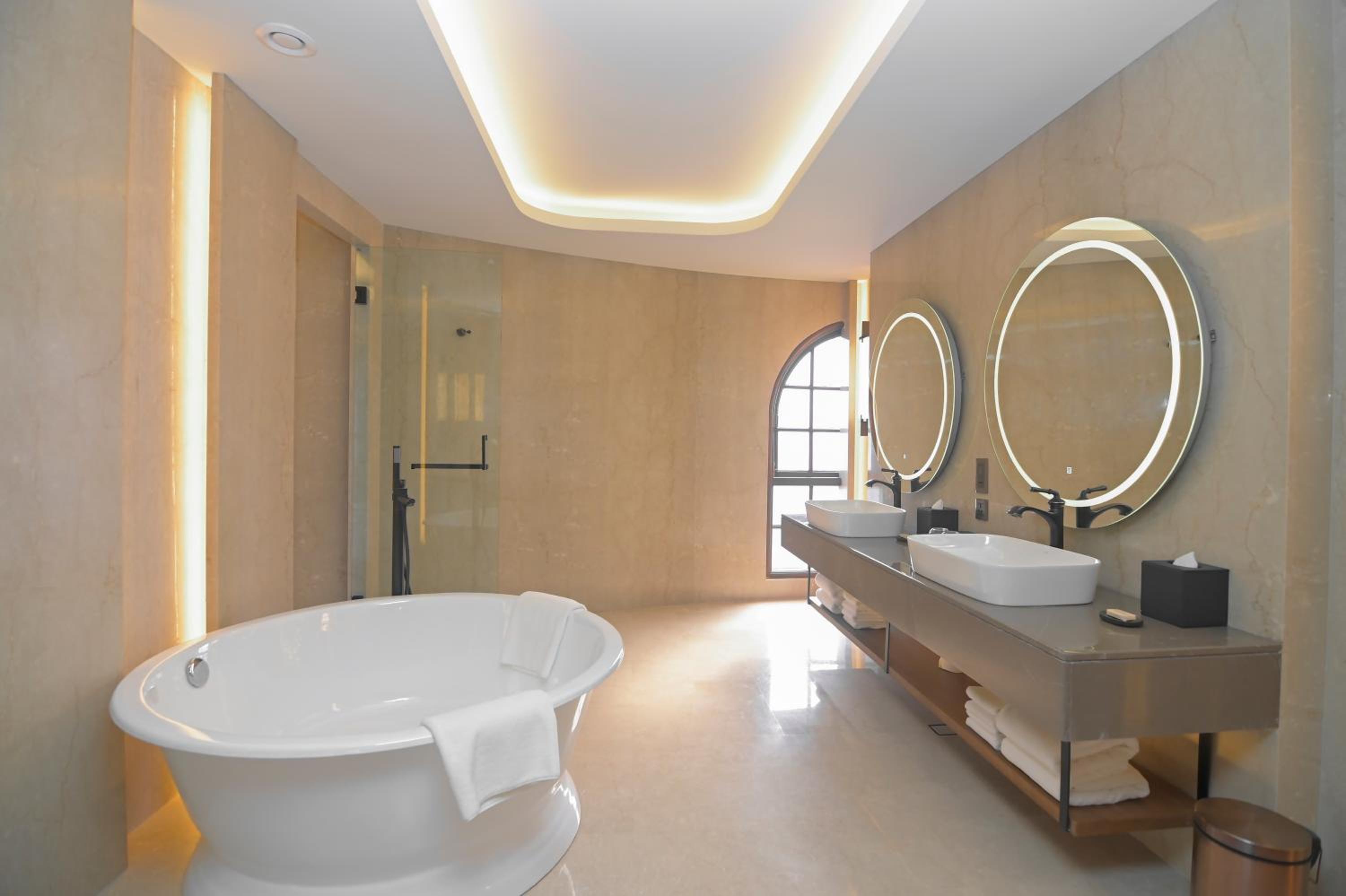 Executive Suite - Photo 4