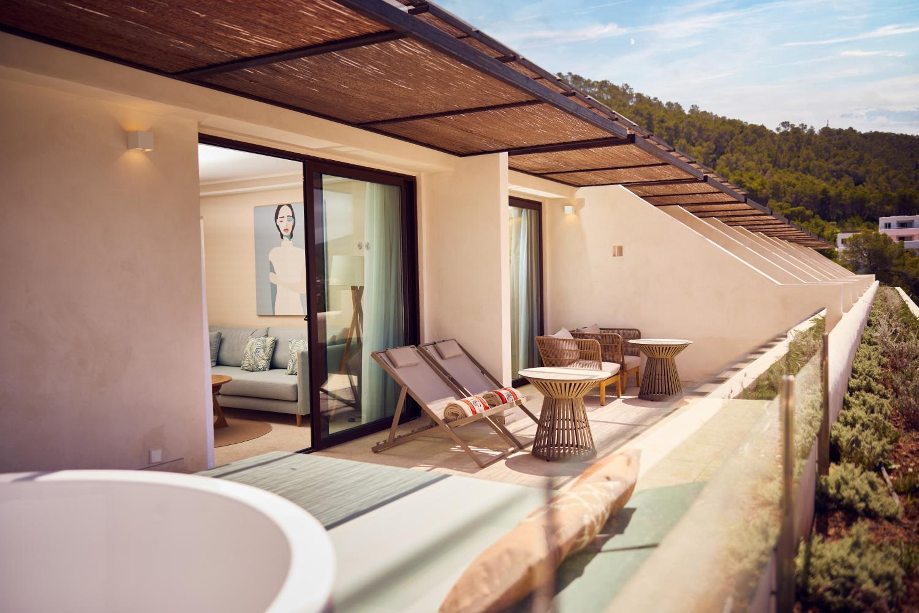 The Club Junior King Suite with Terrace Bath