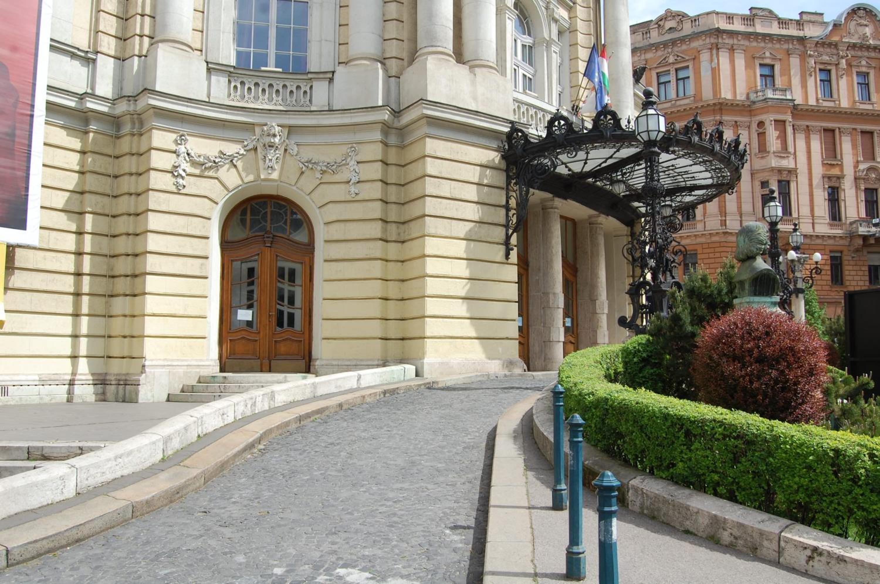 Apartment with Terrace - Photo 36