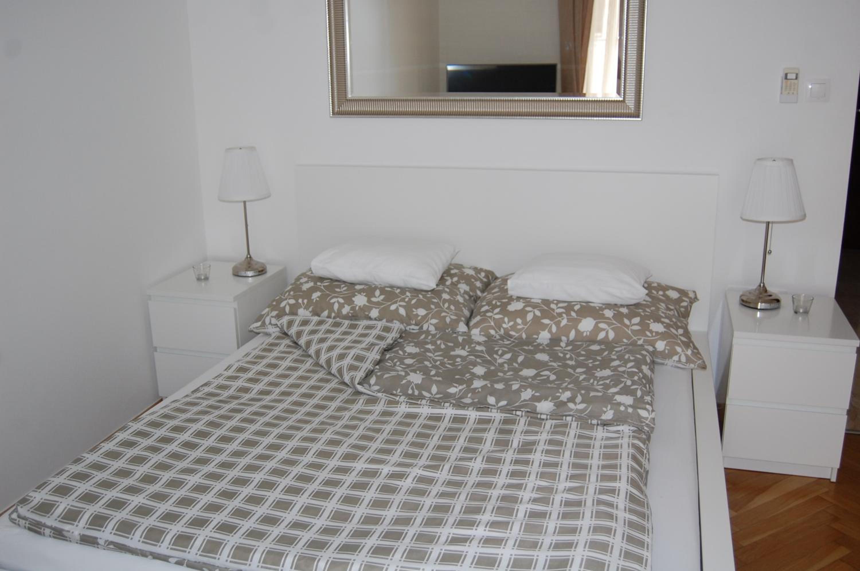 Apartment with Terrace - Photo 34