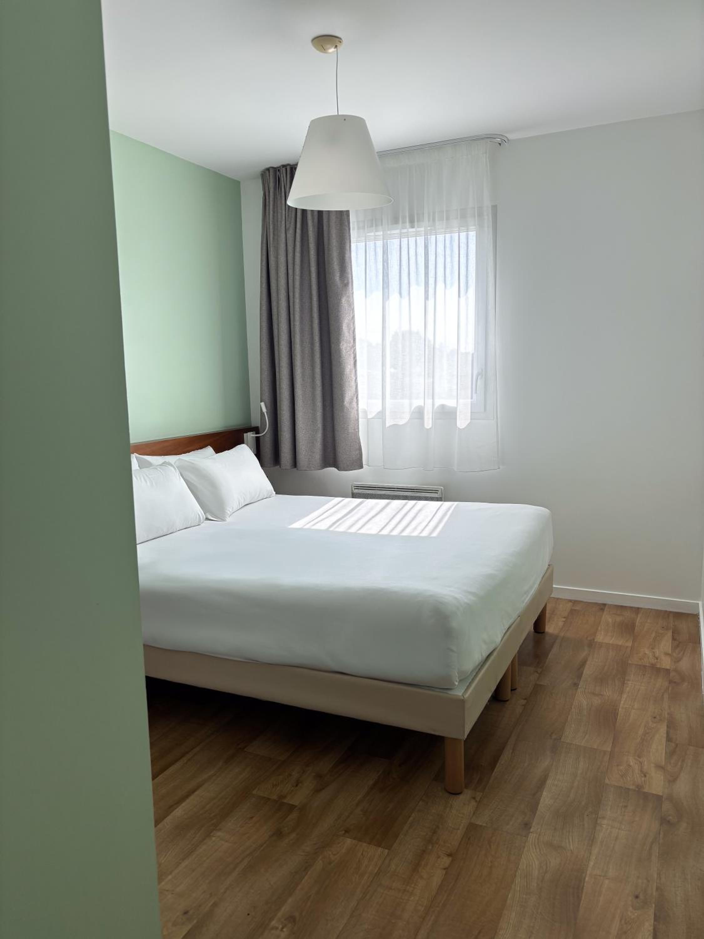 Family Room with One Queen Bed and One Bunk Bed - Non-Smoking - Photo 4