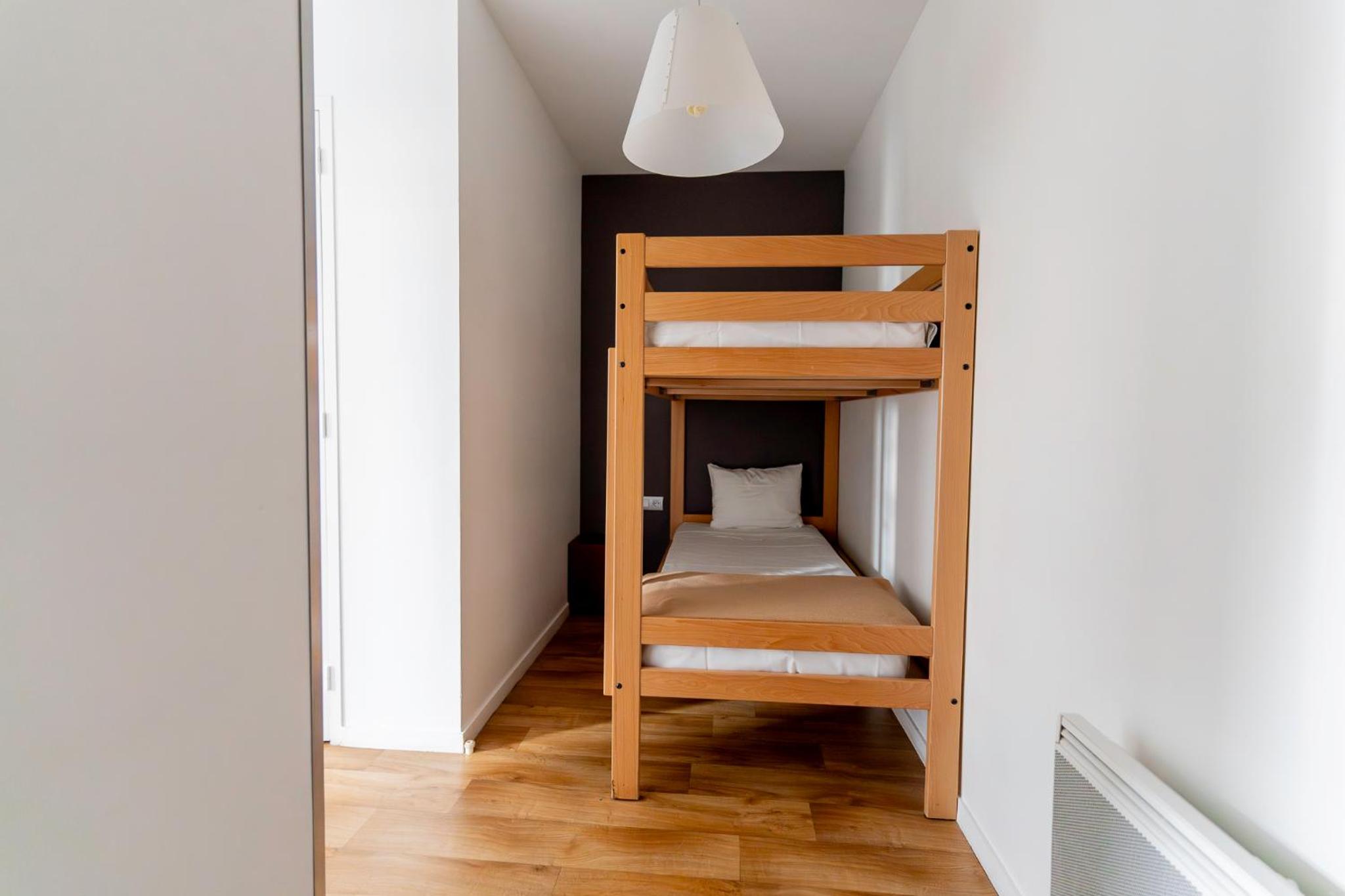 Family Room with One Queen Bed and One Bunk Bed - Non-Smoking - Photo 6