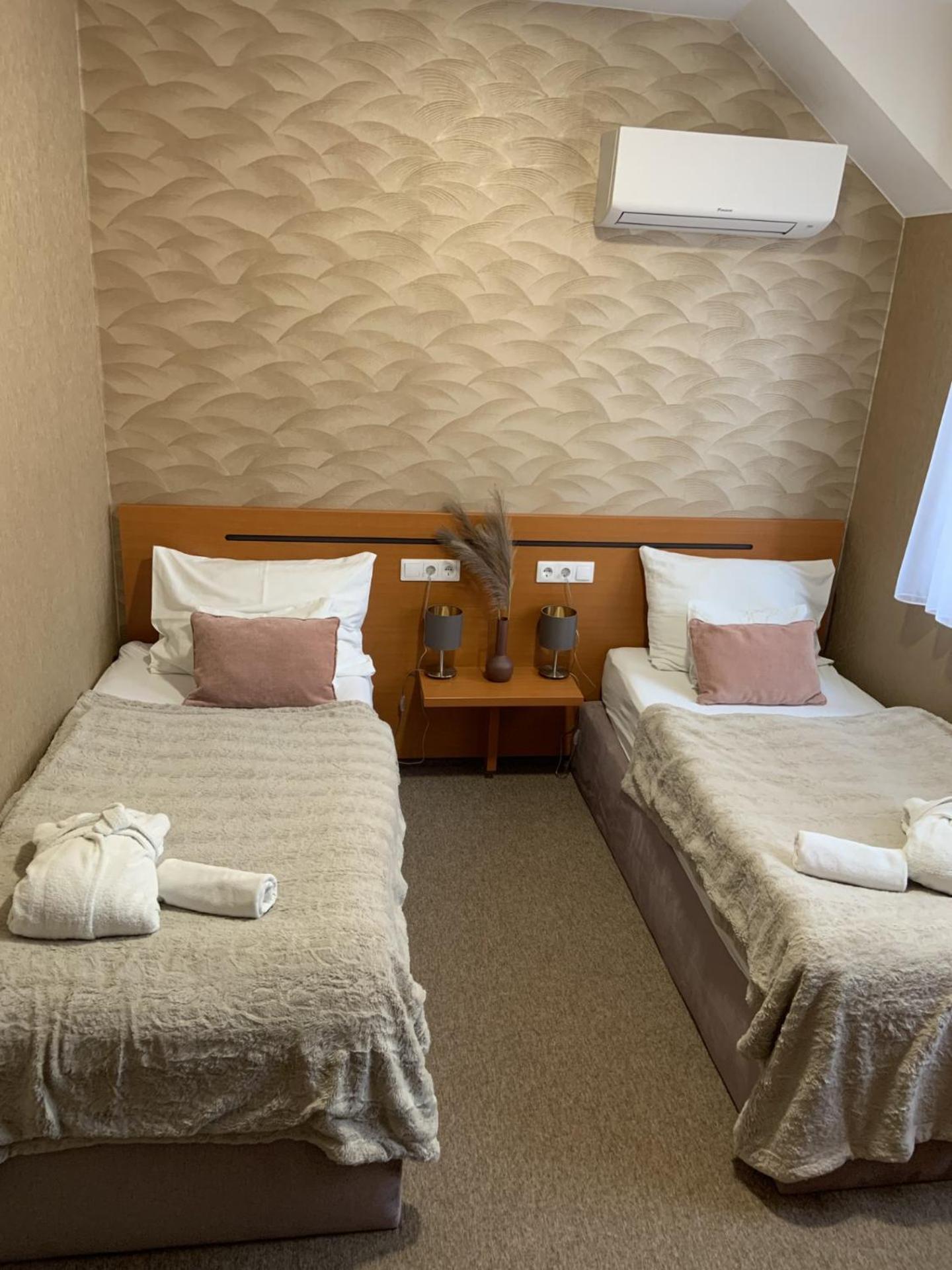 Budget Double Room photo 2