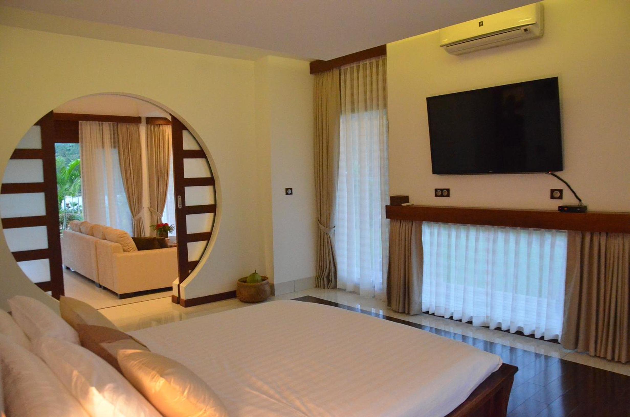 Villa with Private Pool photo 2
