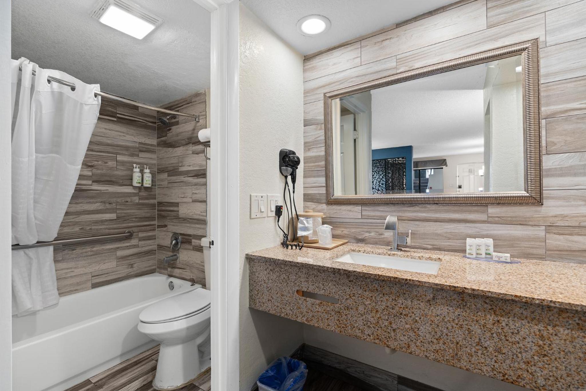 Studio Suite with Two Double Beds - Non-Smoking photo 1