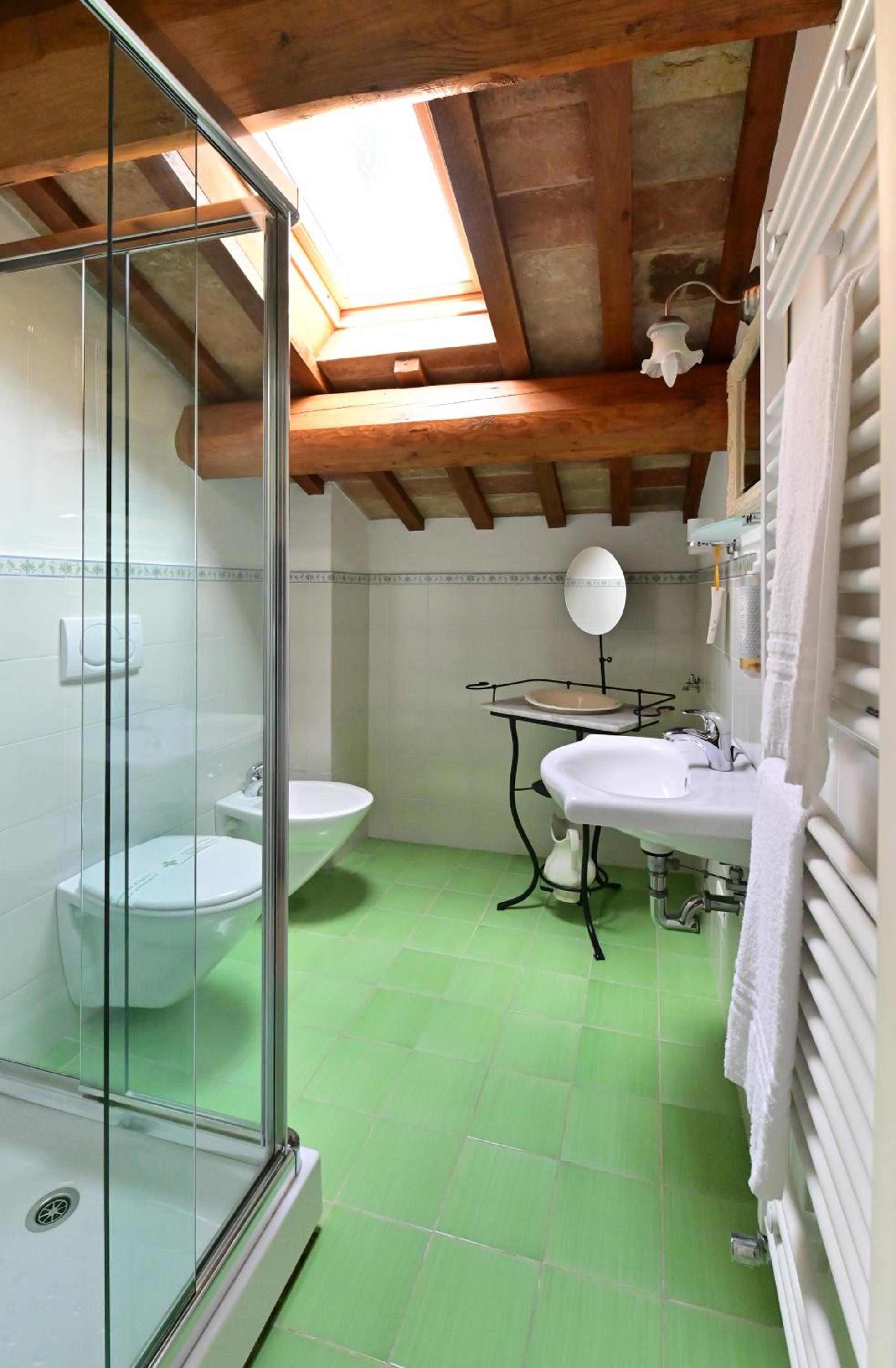 Large Double Room - Photo 9