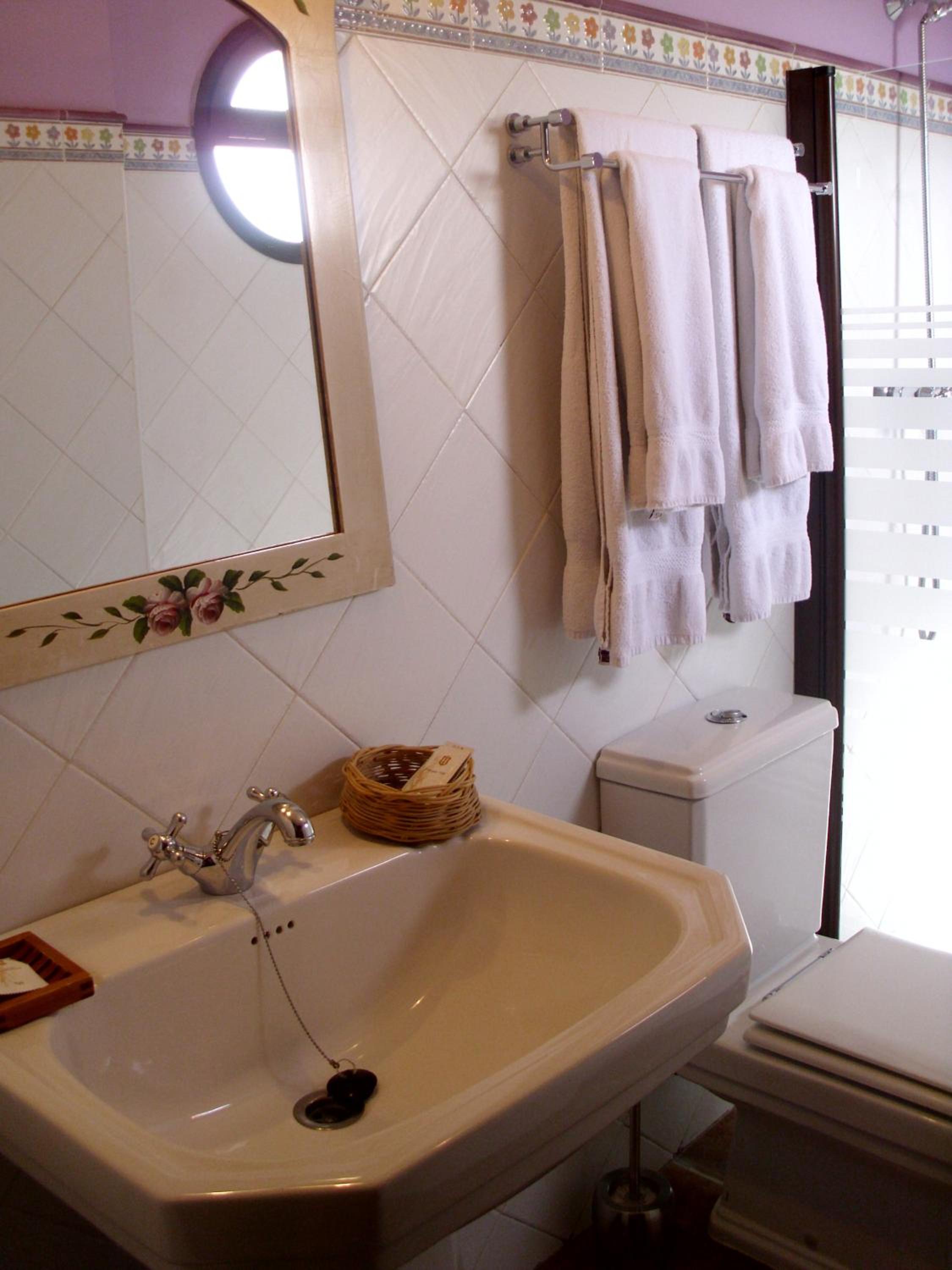 Double or Twin Room - Photo 2