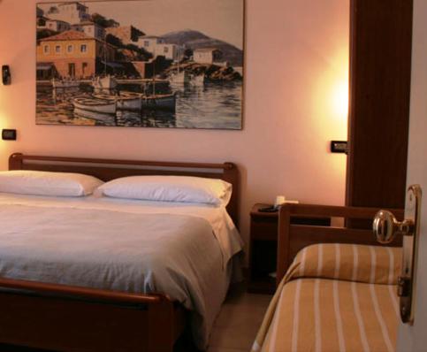 Double Room - Photo 3