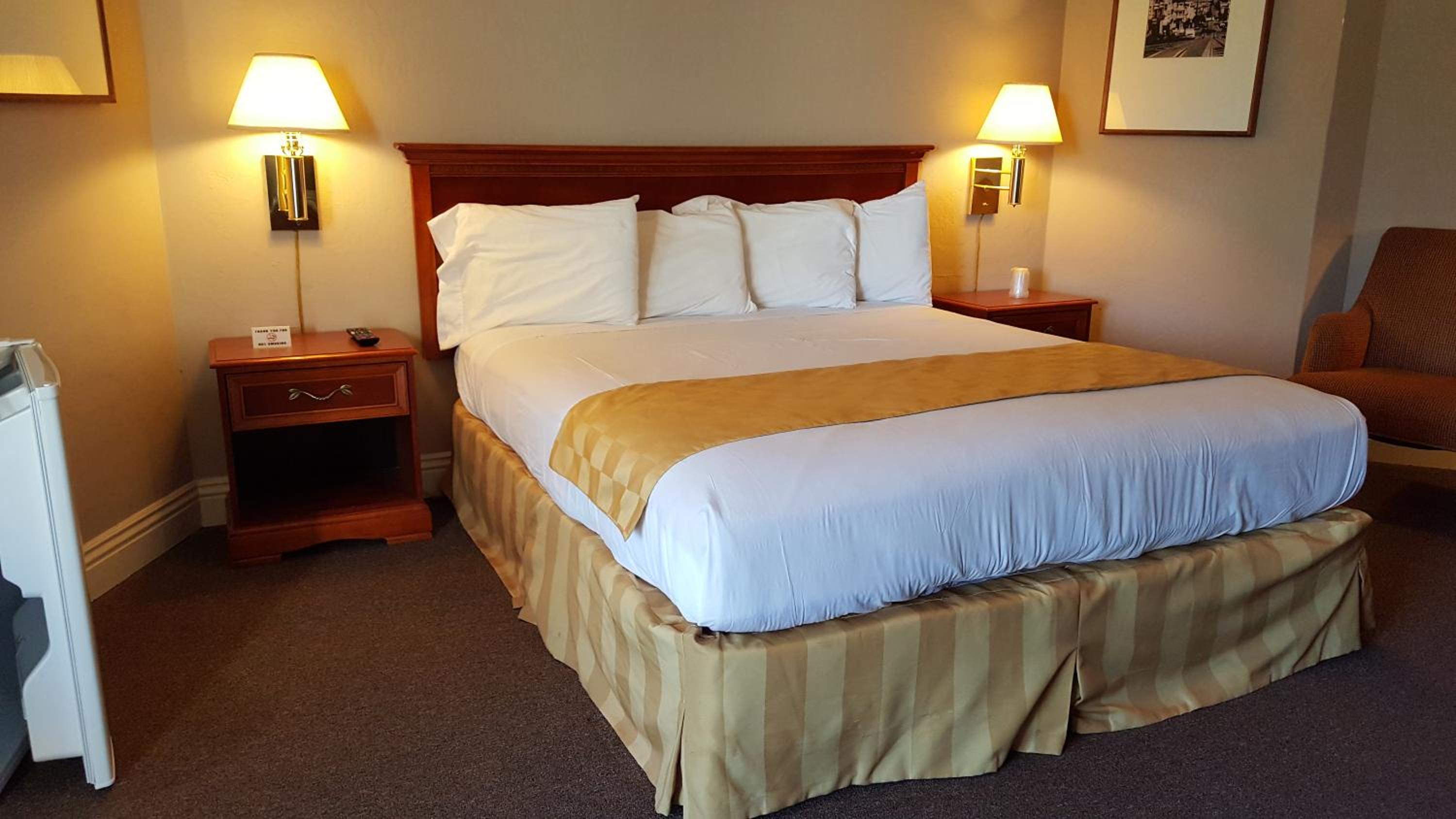 Deluxe King Room photo 3