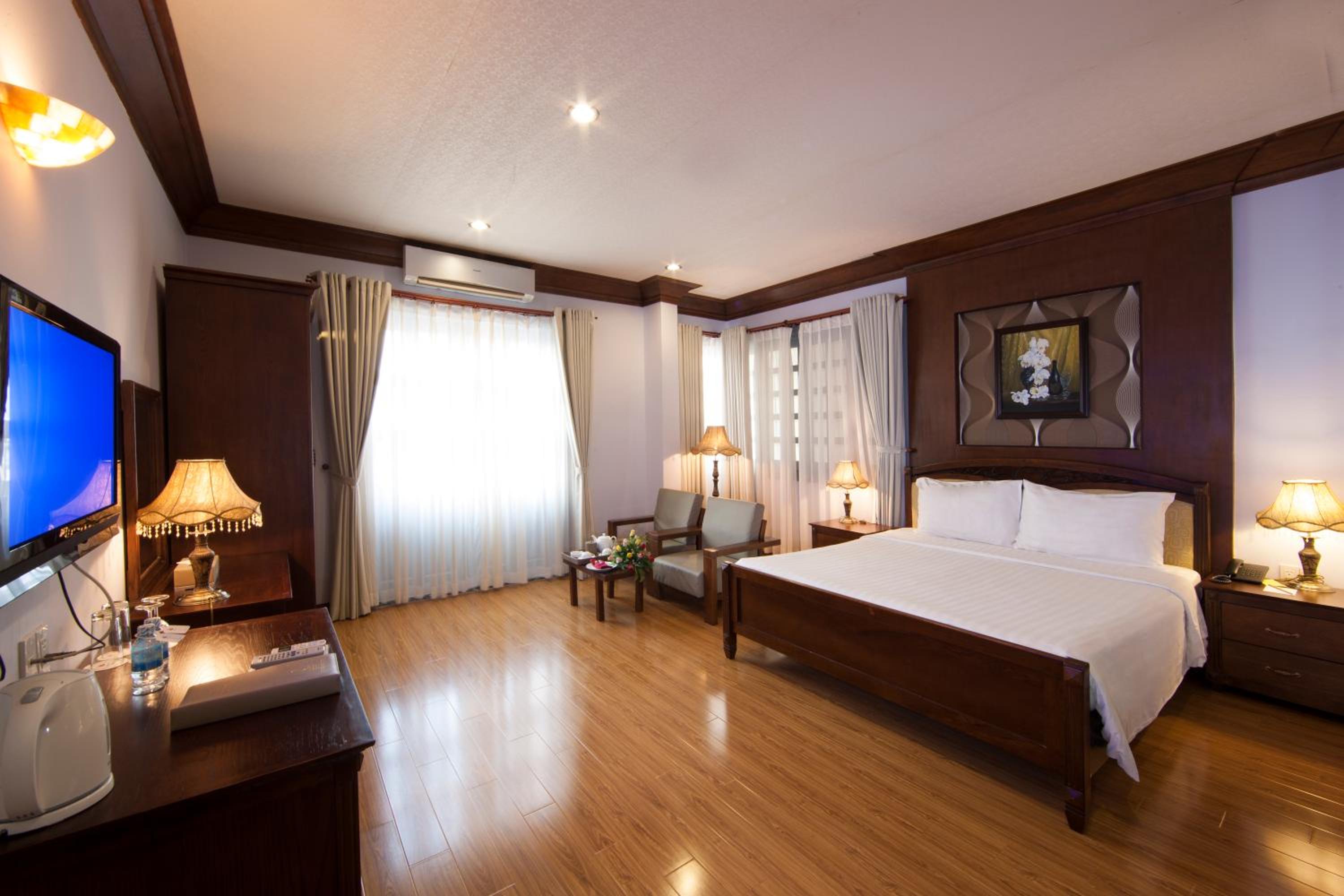 Suite - Photo 2