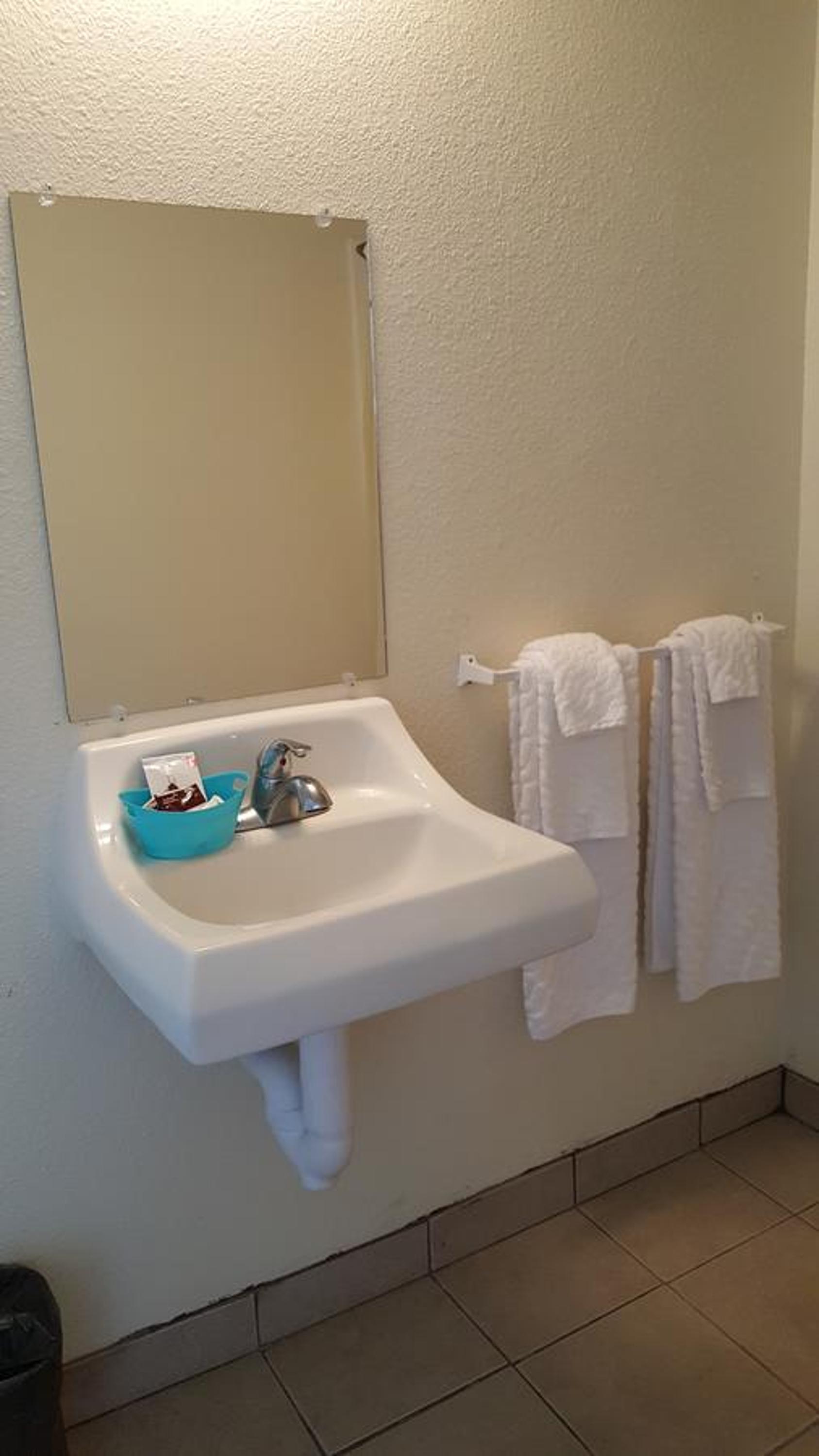 Single Room - Disability Access photo 2