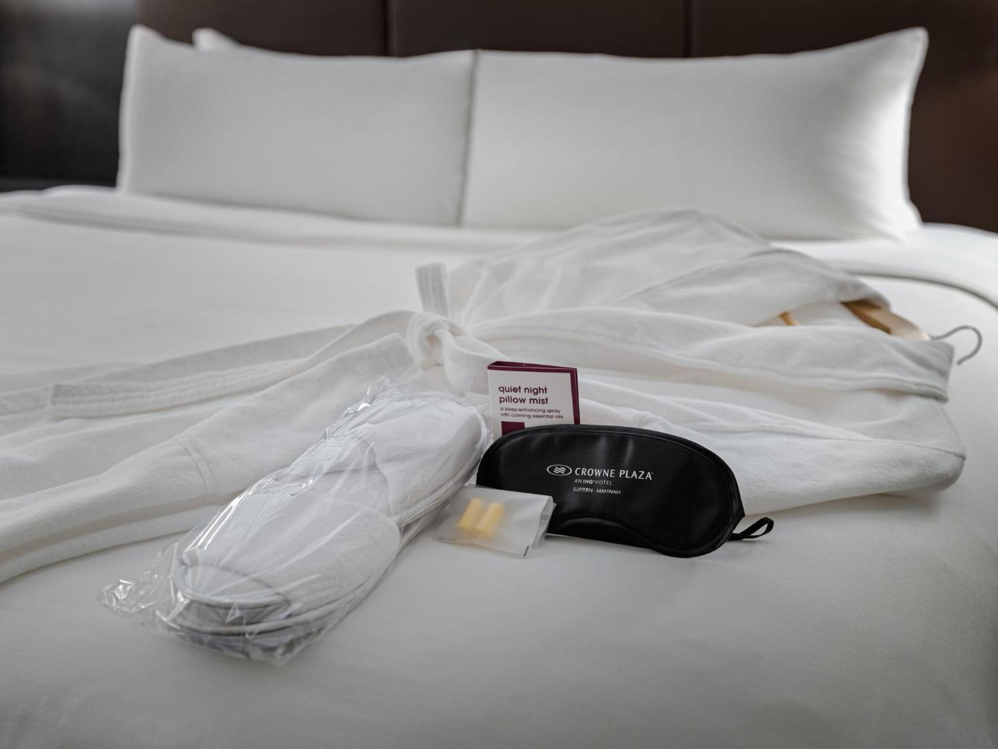 Premium Queen Room with Two Queen beds - Club Floor - Photo 2