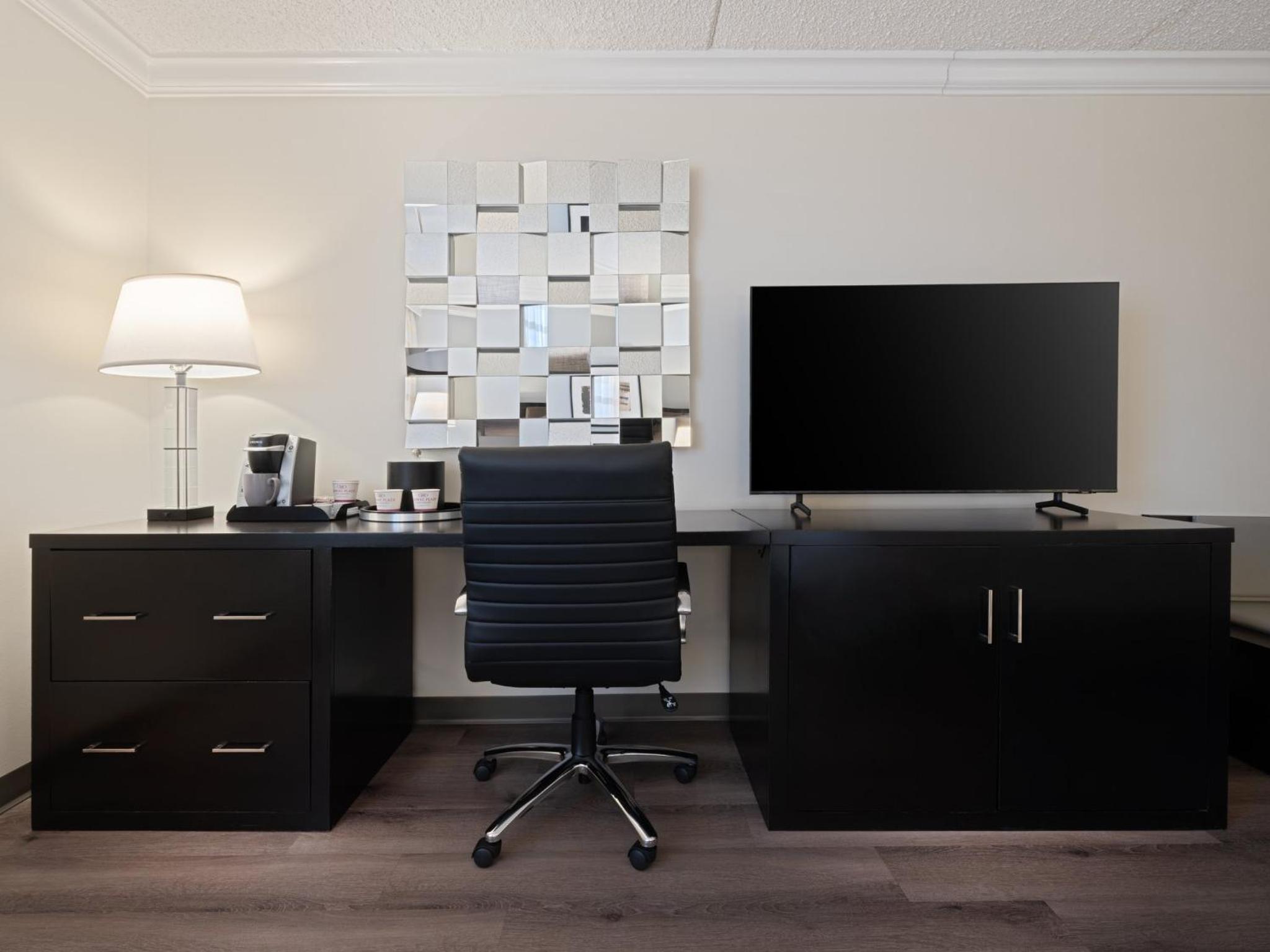 Premium Queen Room with Two Queen beds - Club Floor - Photo 3