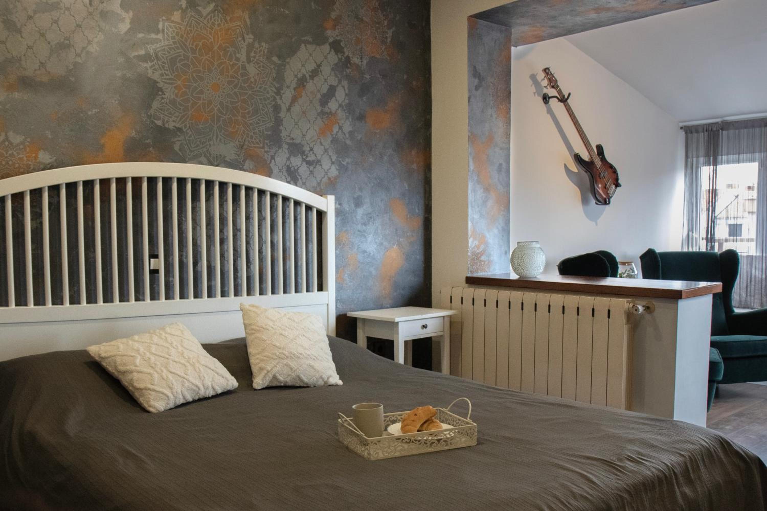 Deluxe Two-Bedroom Apartment with Garden View