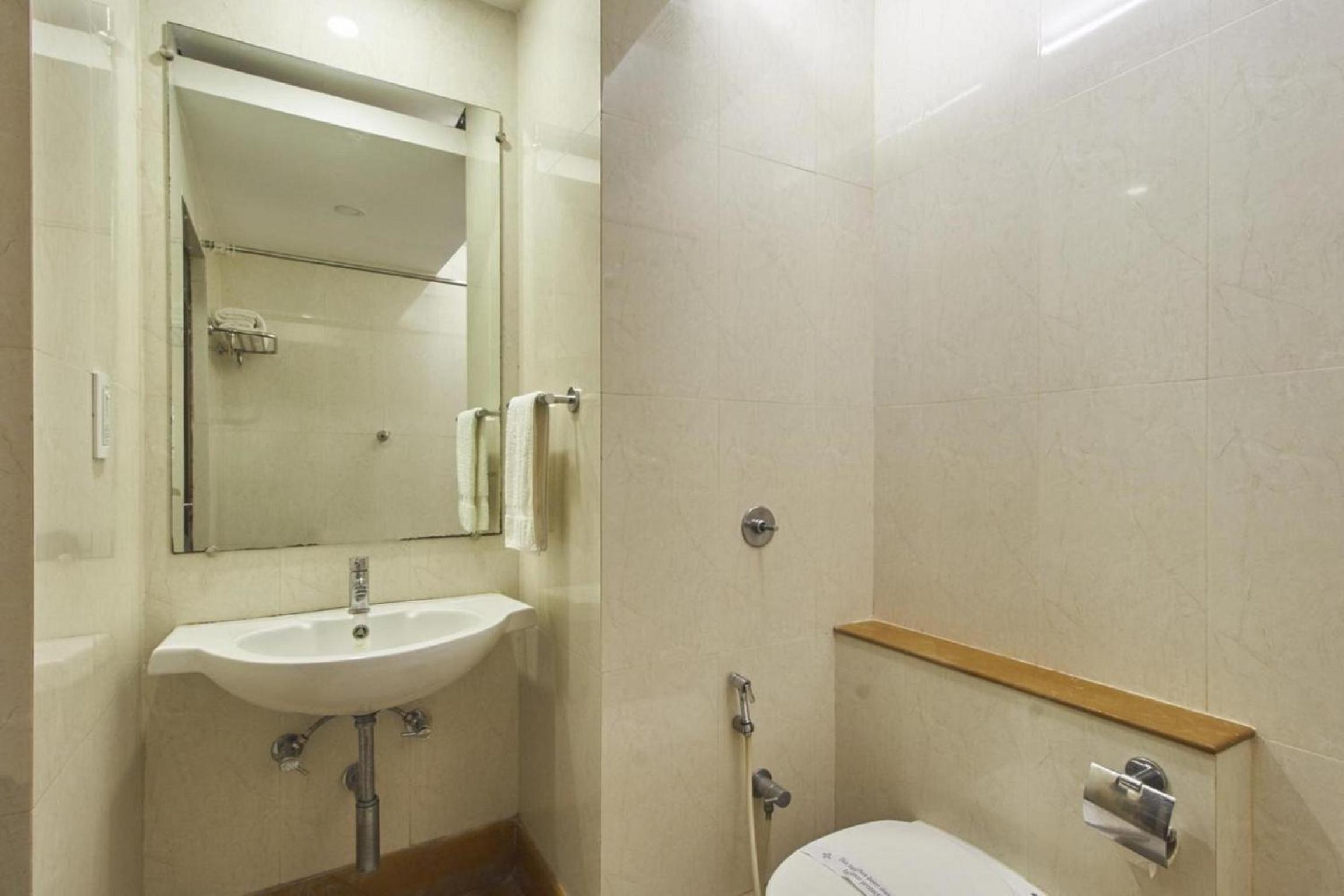 Deluxe Room - Photo 5